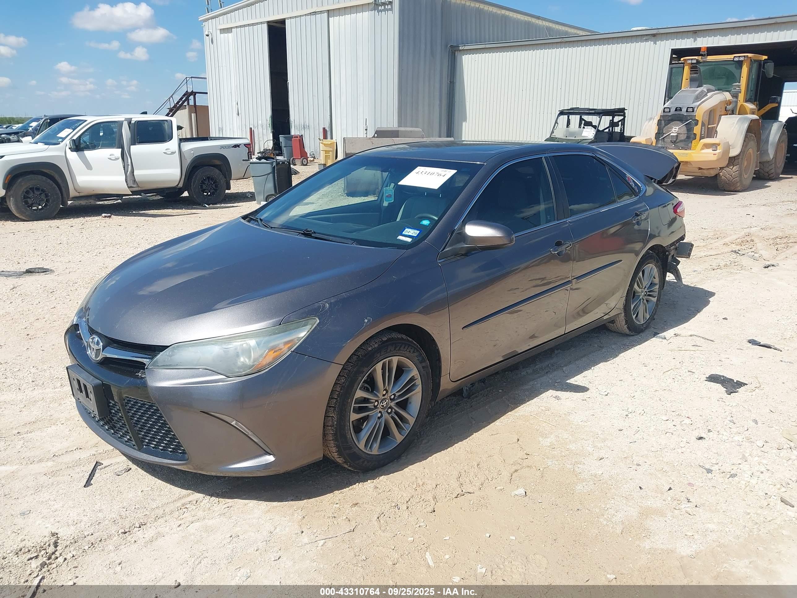 TOYOTA CAMRY image 2