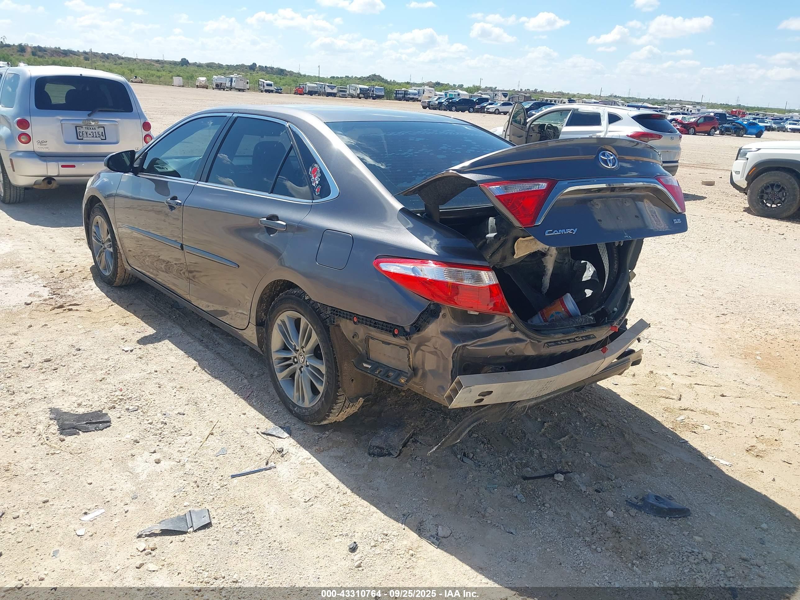TOYOTA CAMRY image 3