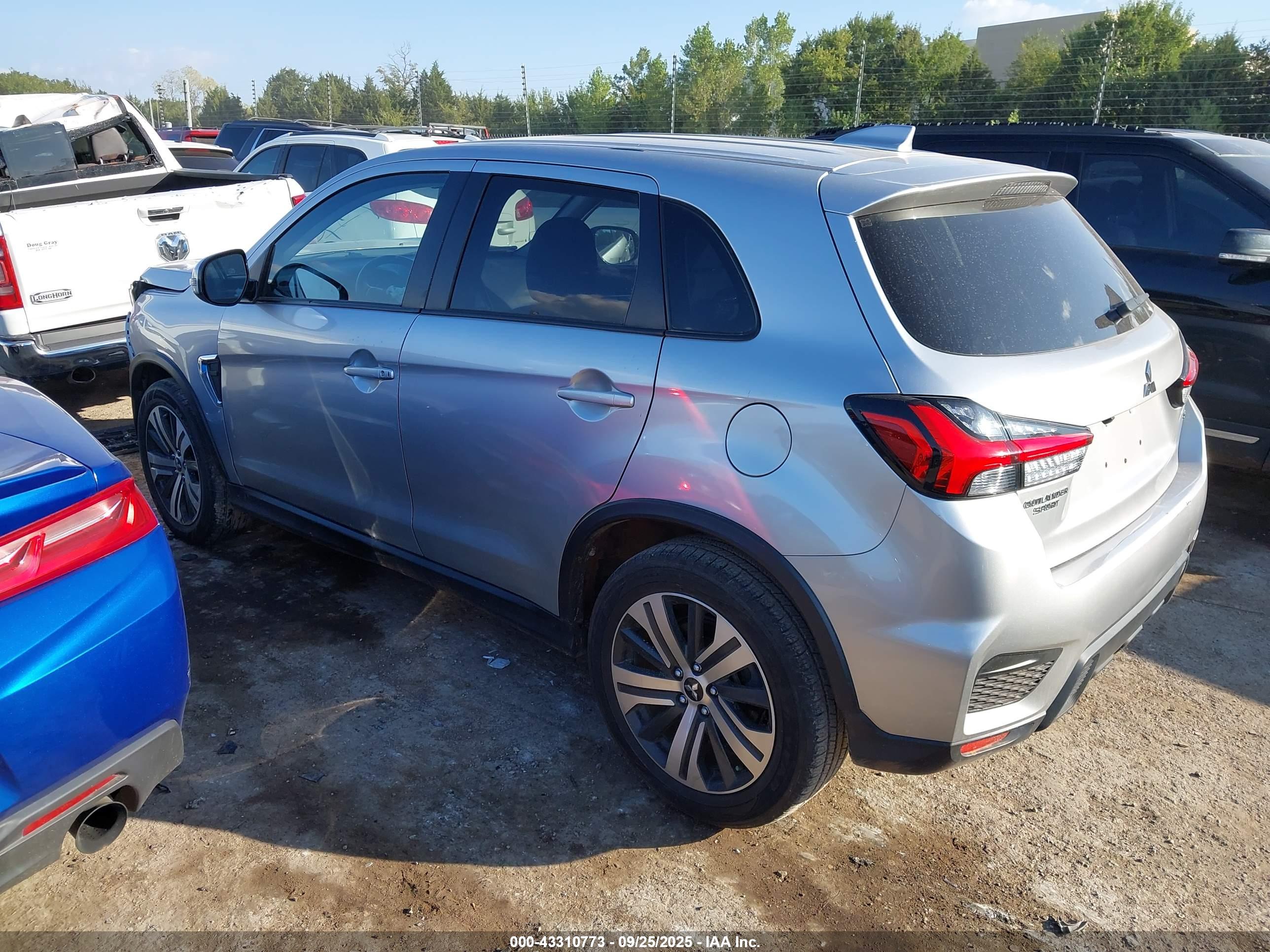 MITSUBISHI OUTLANDER image 3