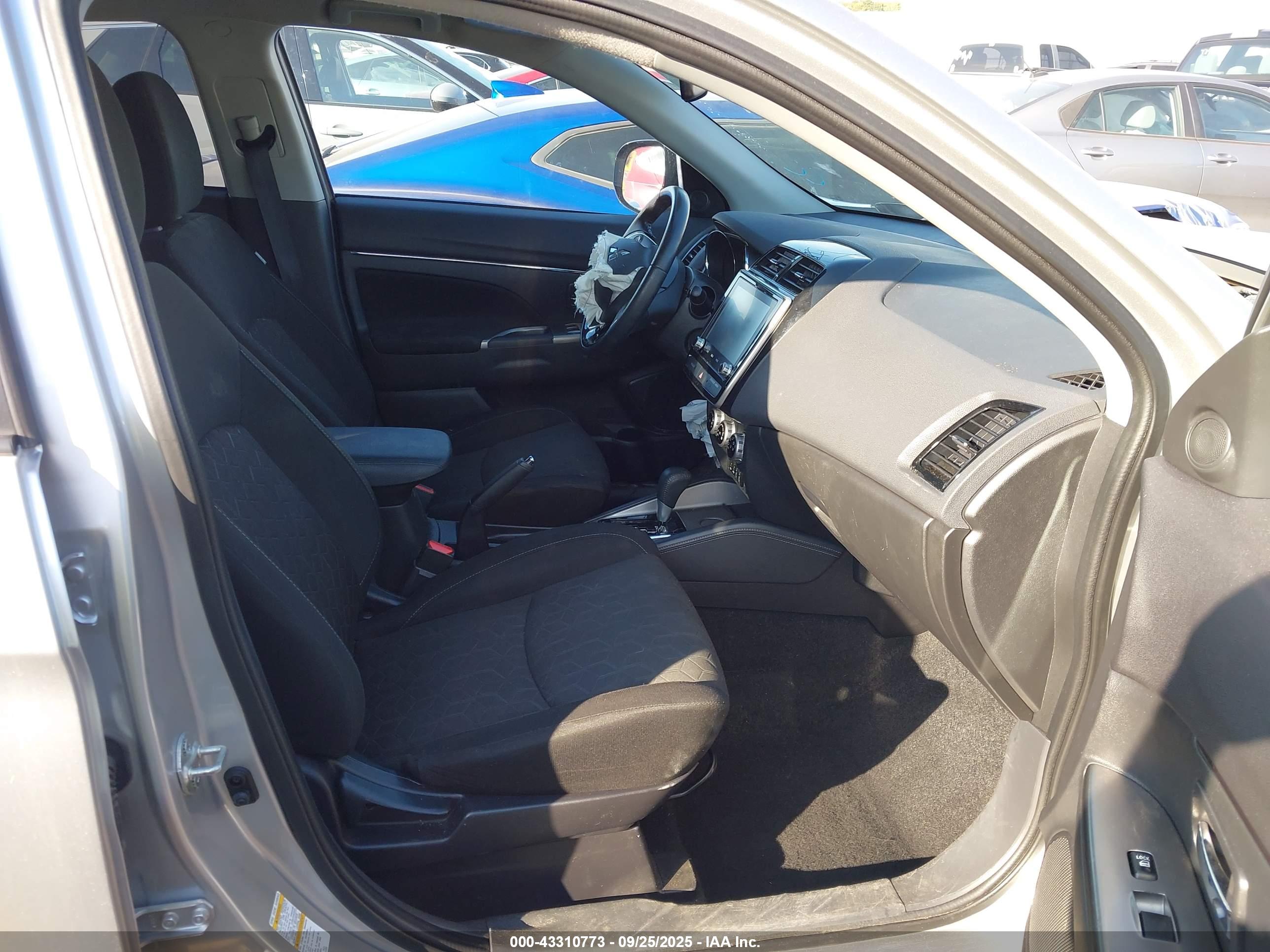 MITSUBISHI OUTLANDER image 5