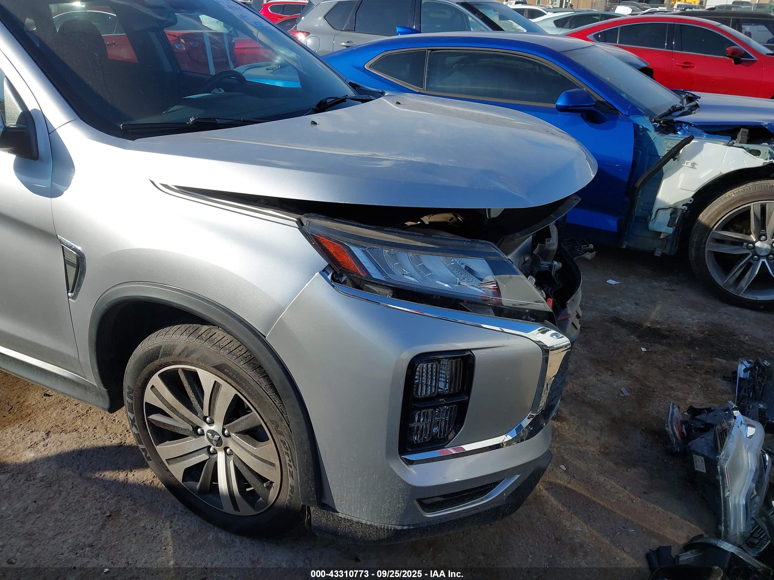 MITSUBISHI OUTLANDER image 6