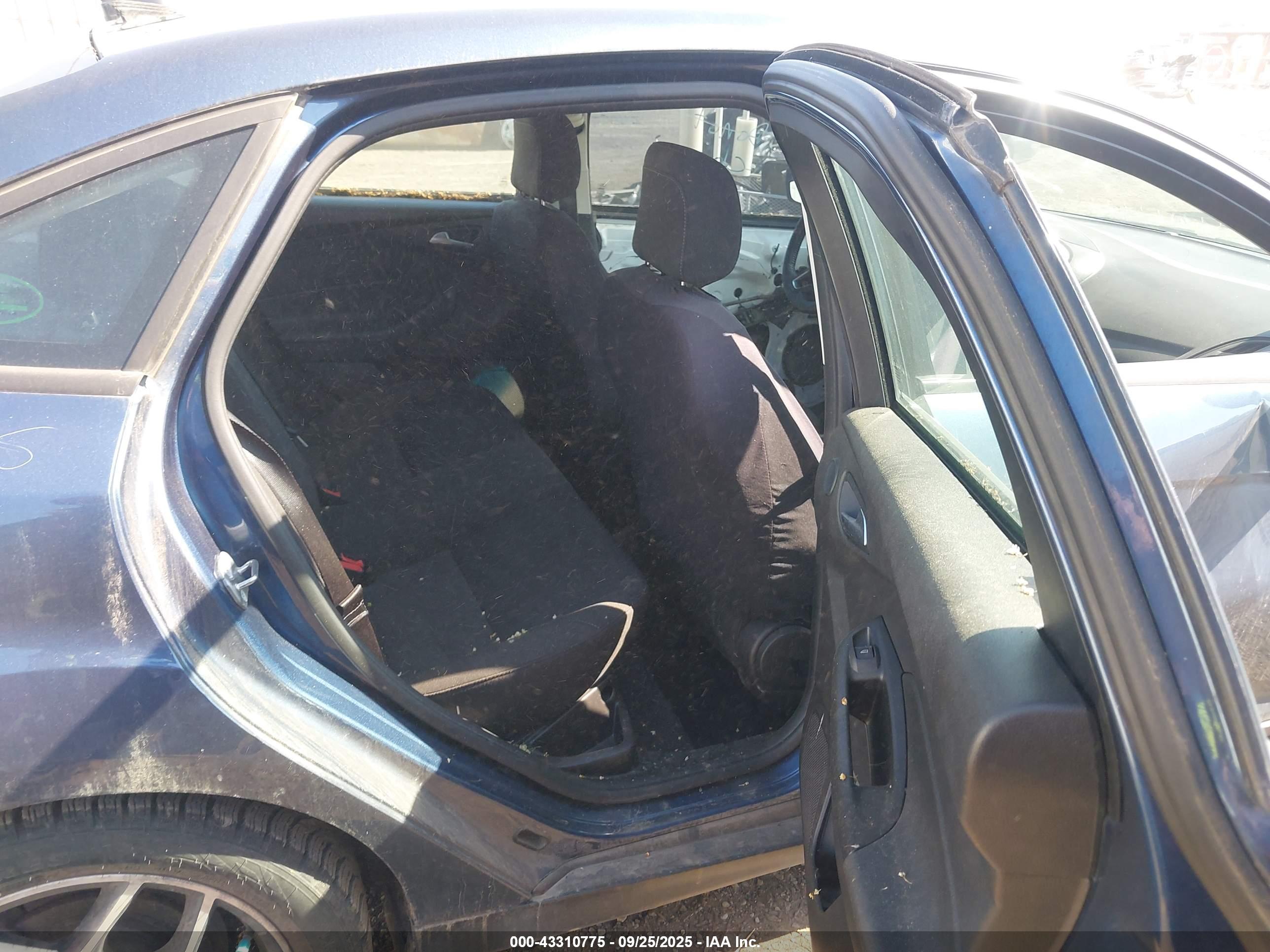 FORD FOCUS image 8