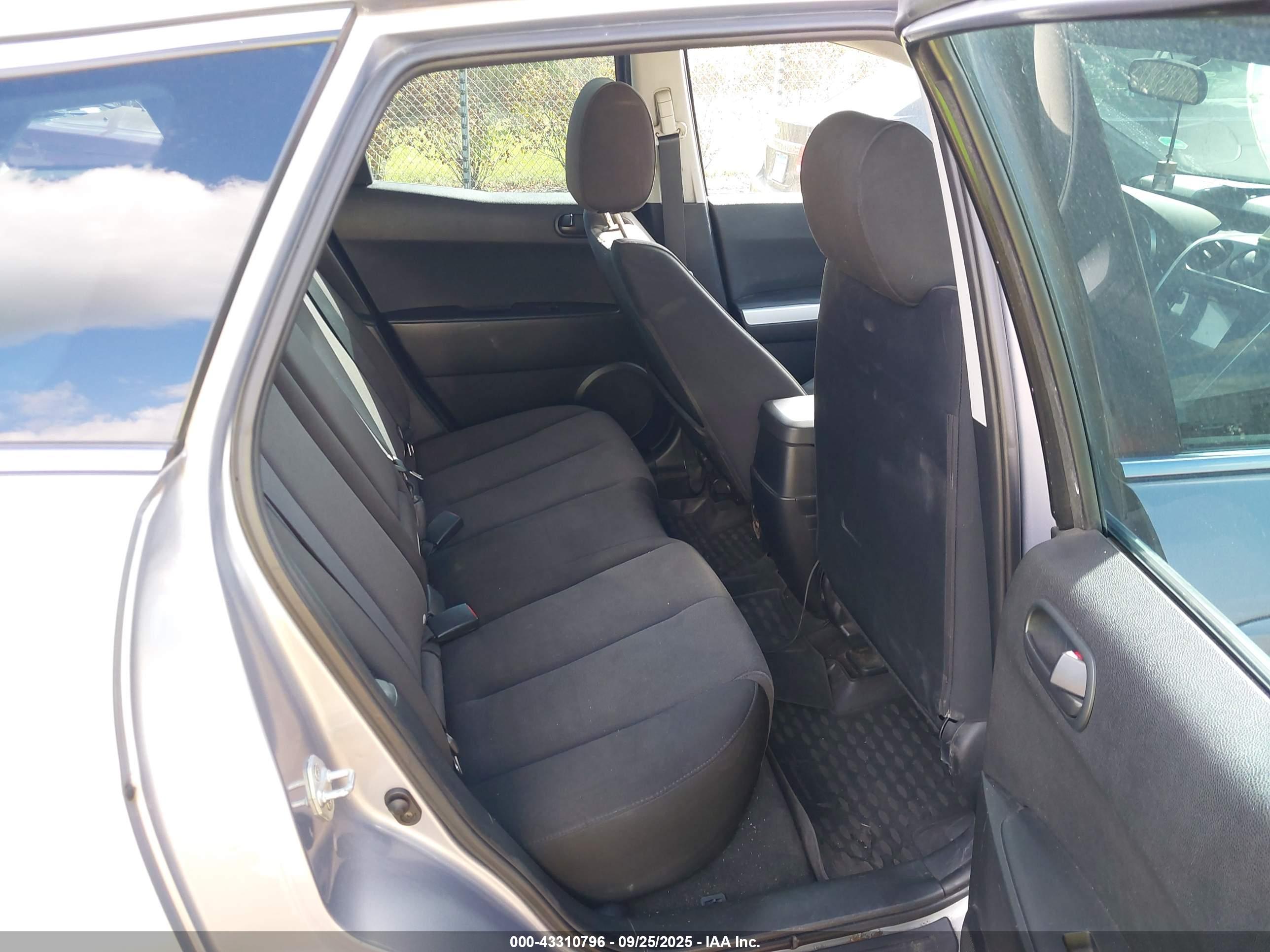 MAZDA CX-7 image 8