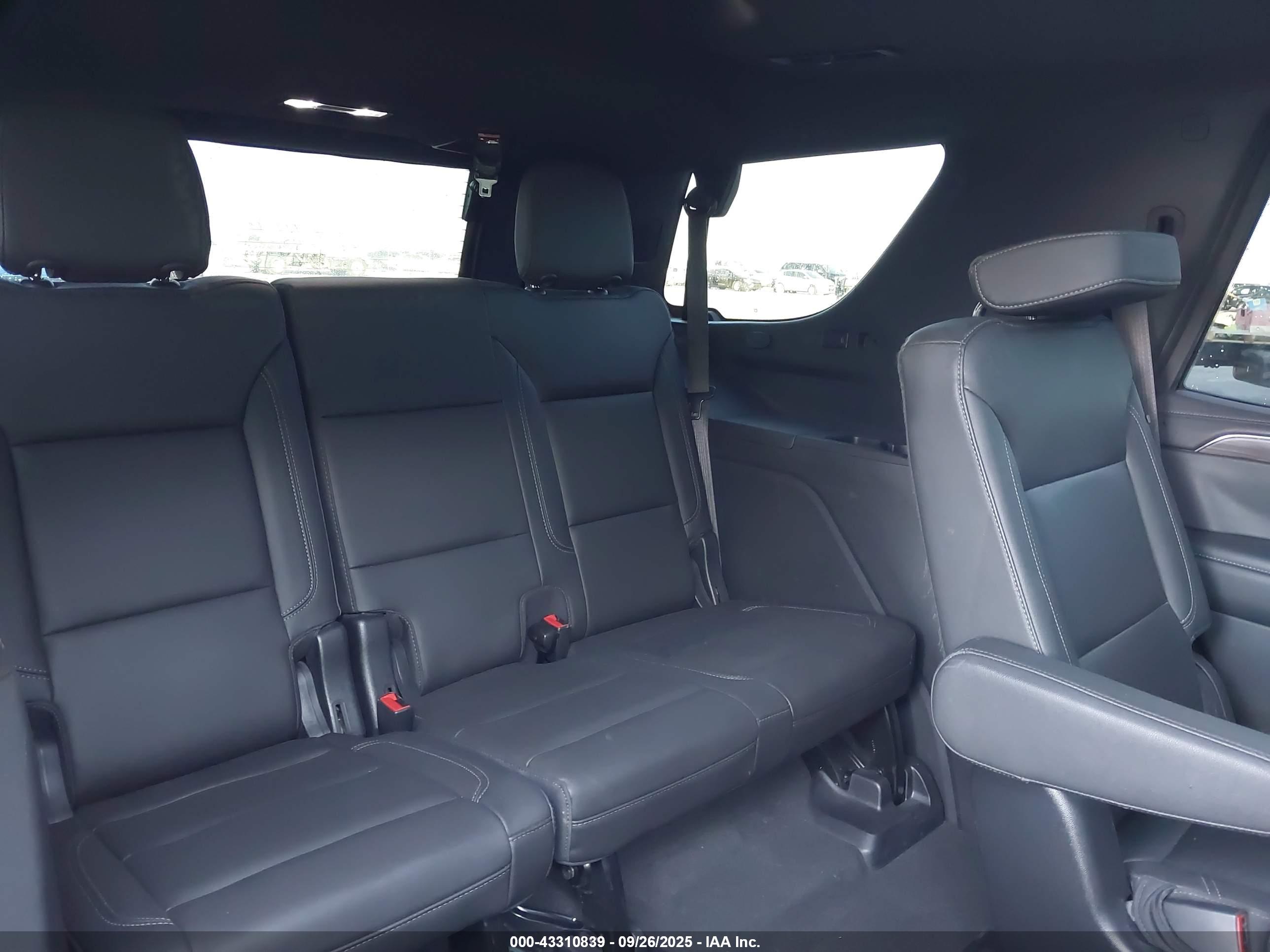 CHEVROLET TAHOE image 8