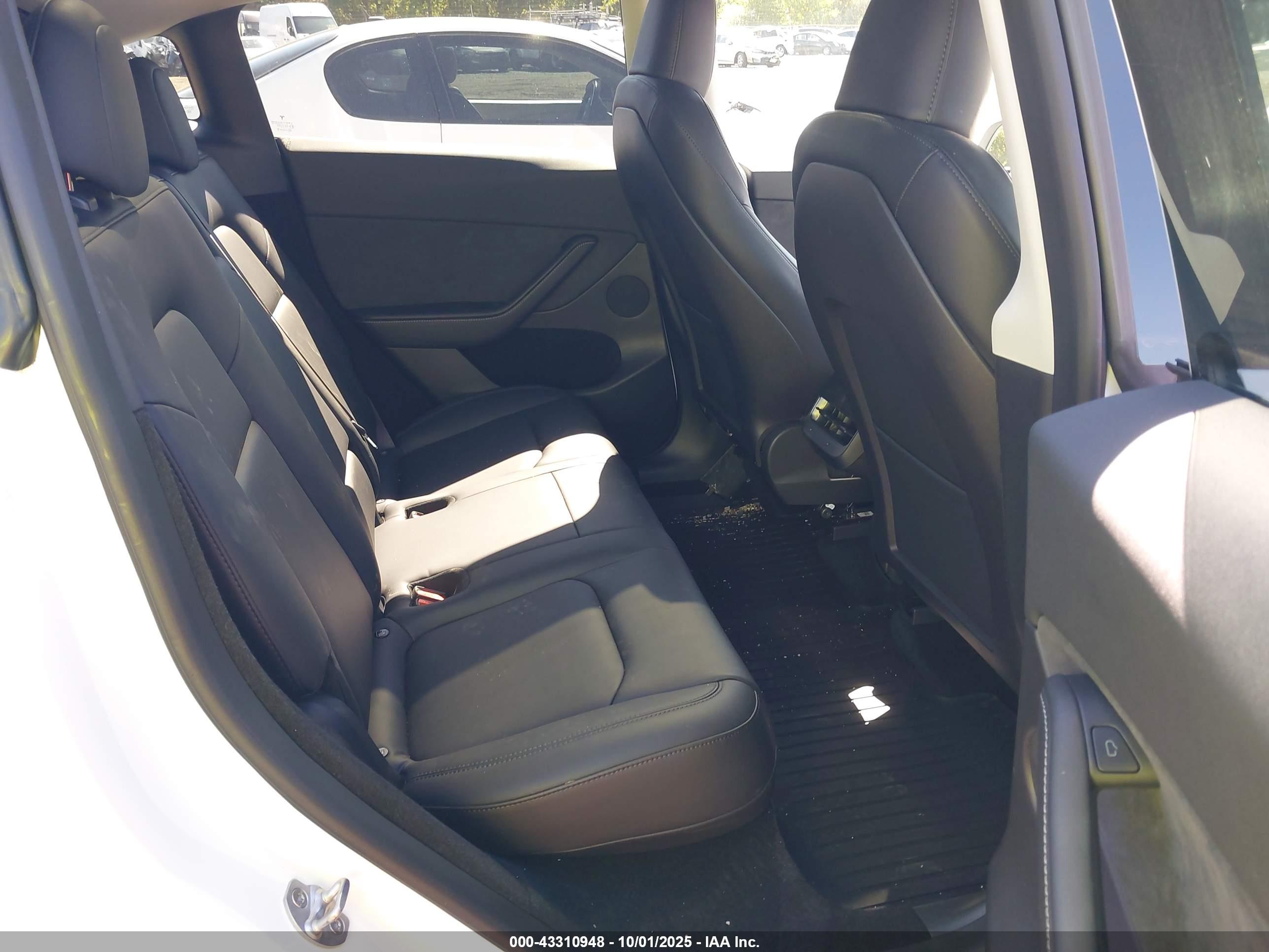TESLA MODEL image 8