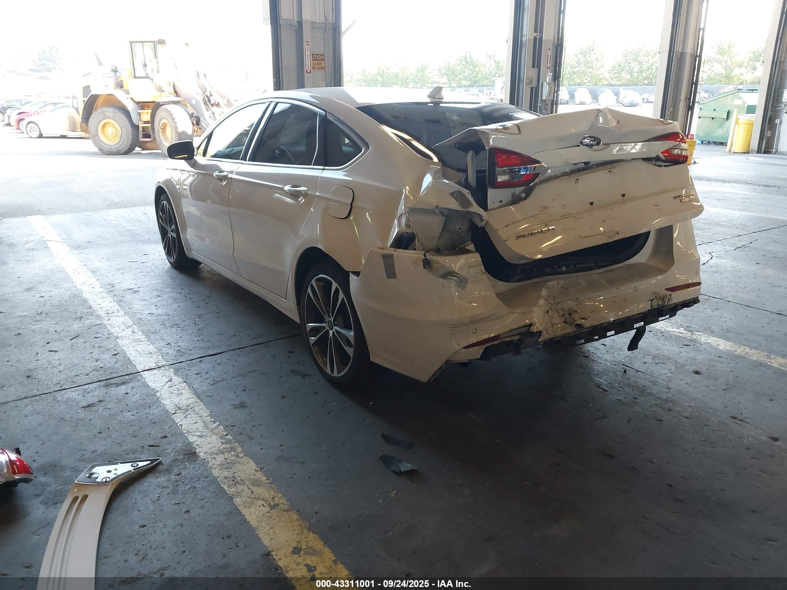 FORD FUSION image 3