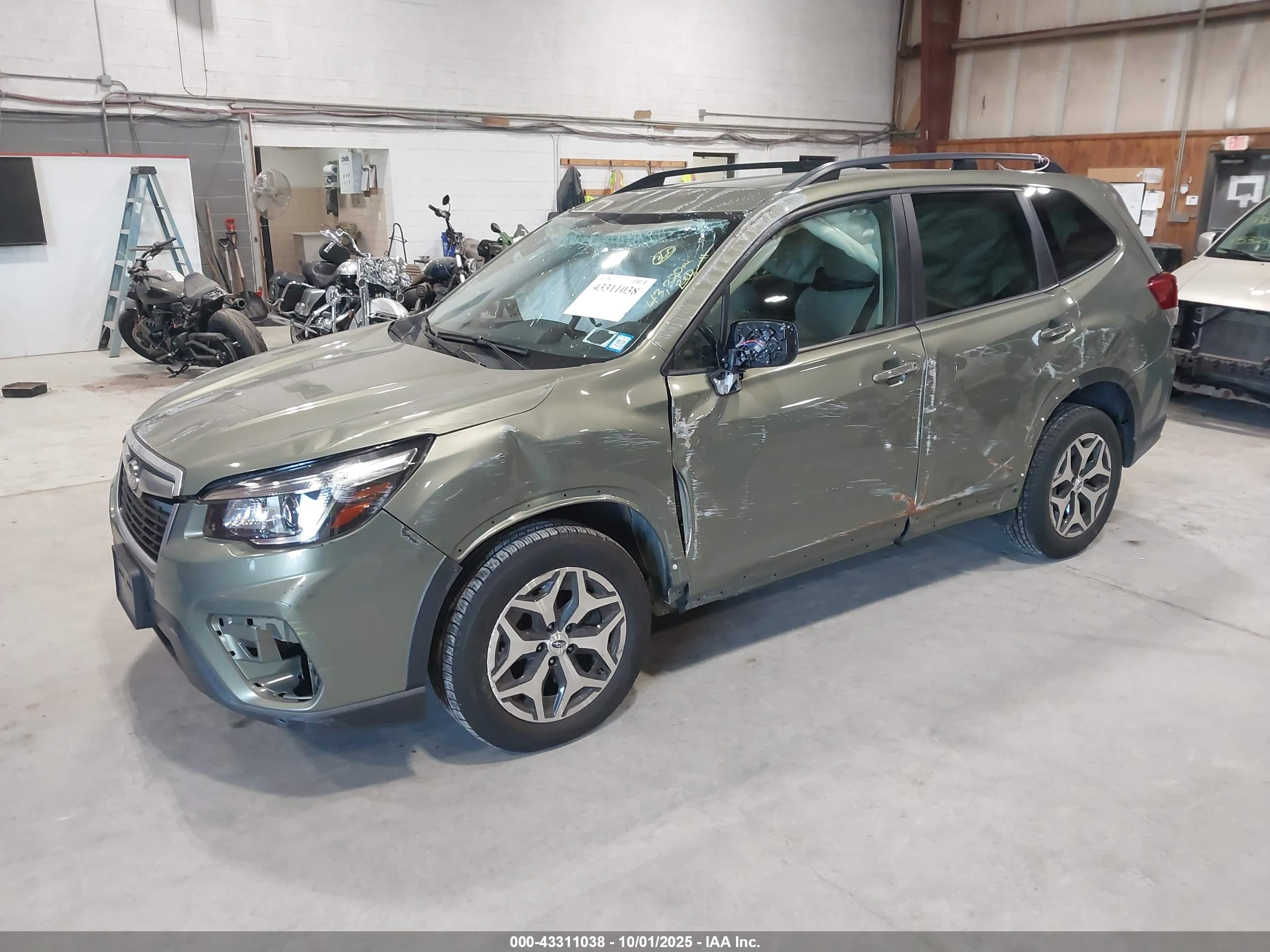SUBARU FORESTER image 2