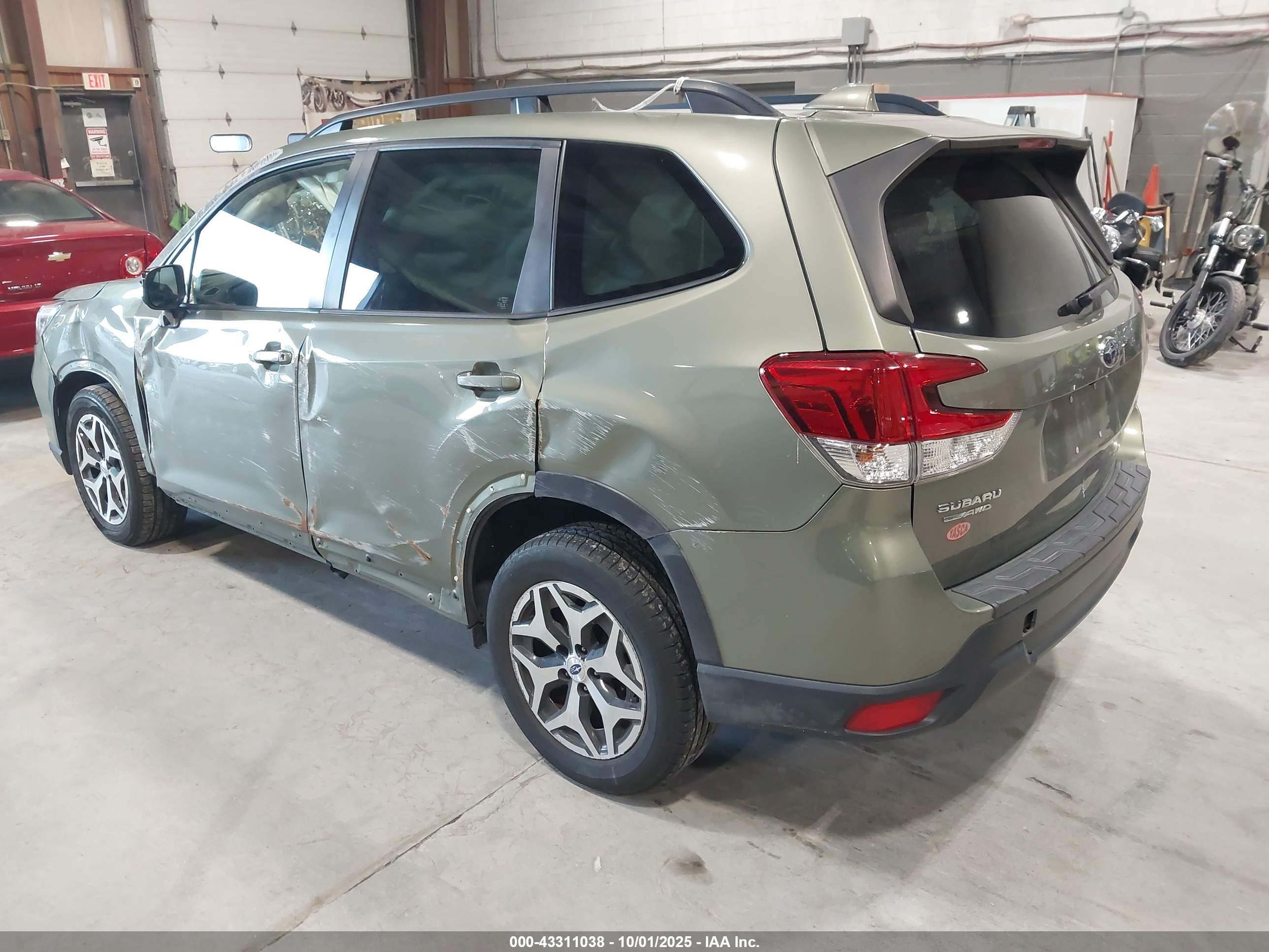 SUBARU FORESTER image 3