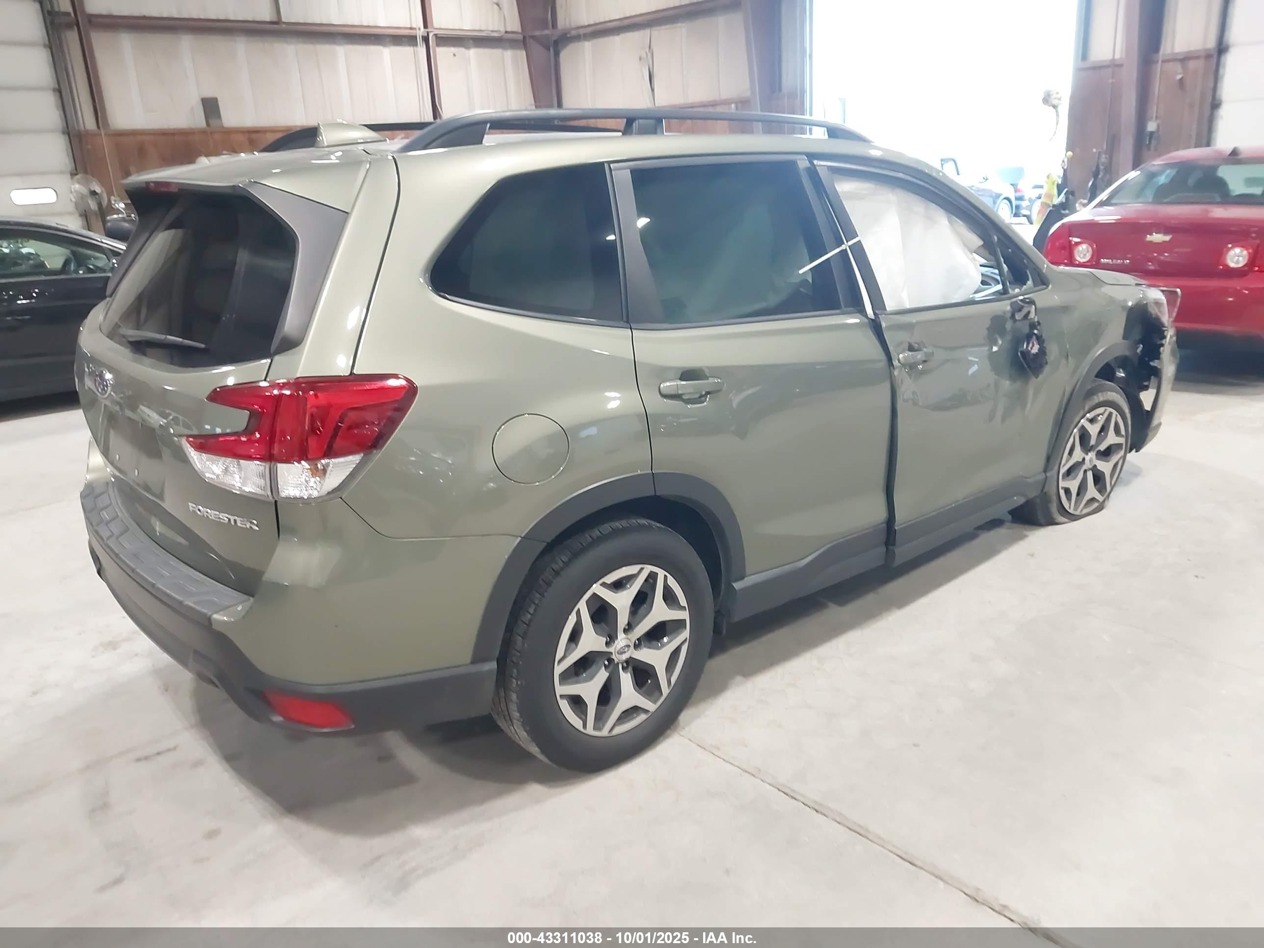 SUBARU FORESTER image 4