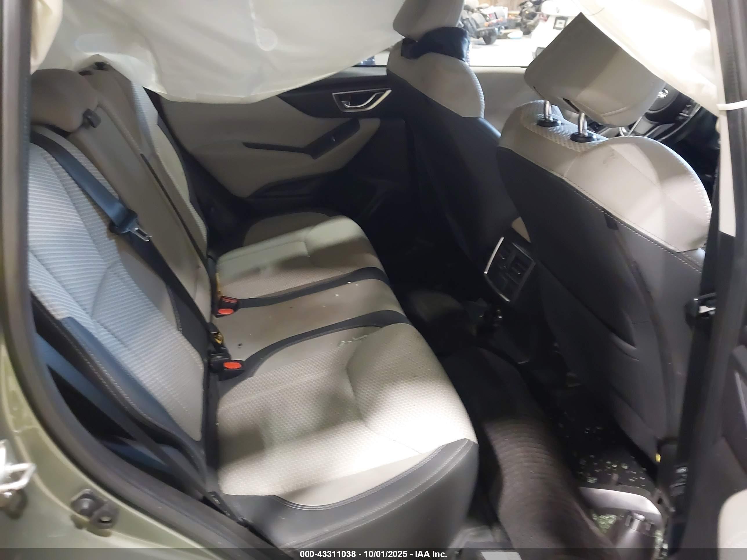 SUBARU FORESTER image 8