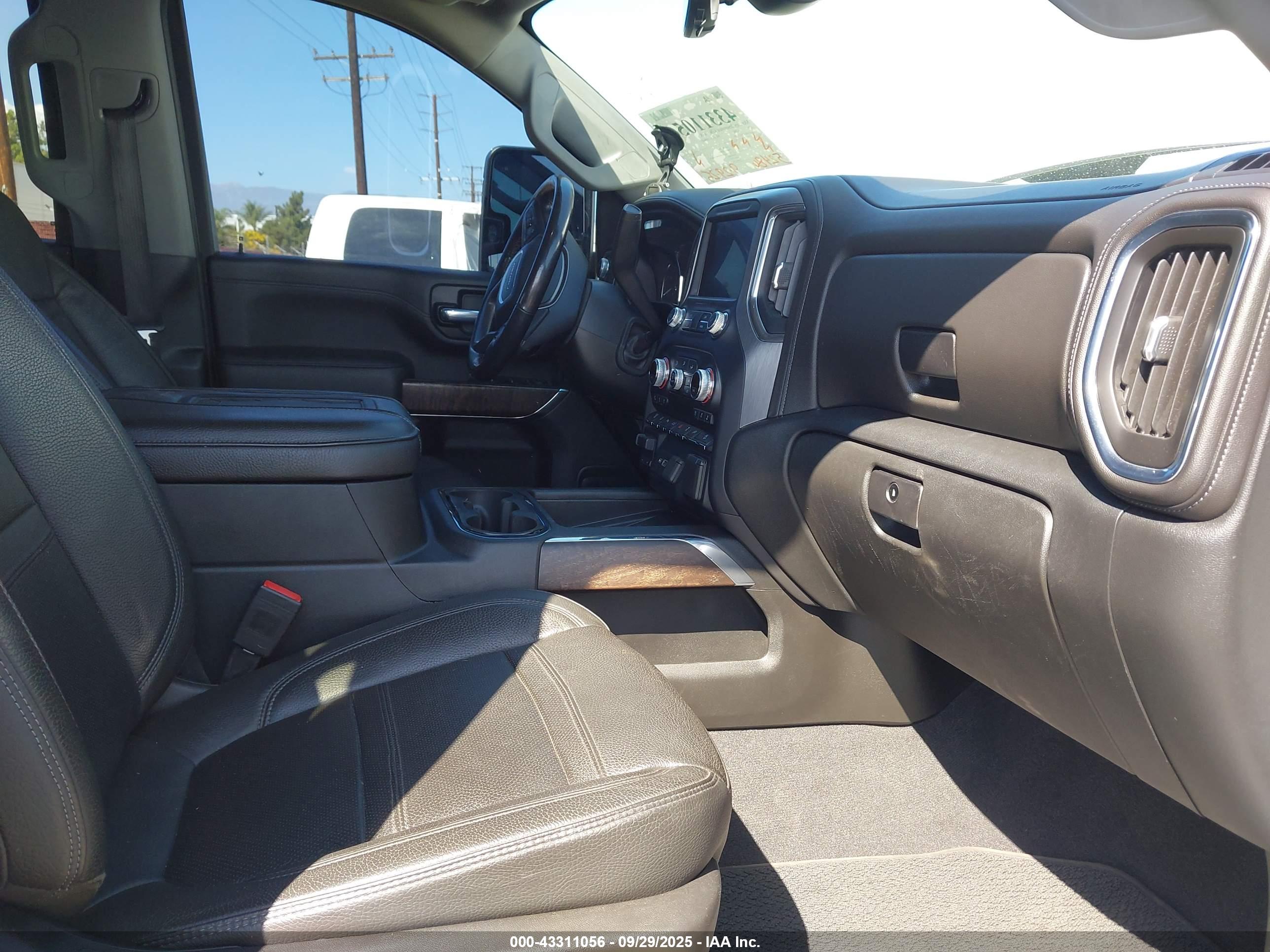 GMC SIERRA image 7