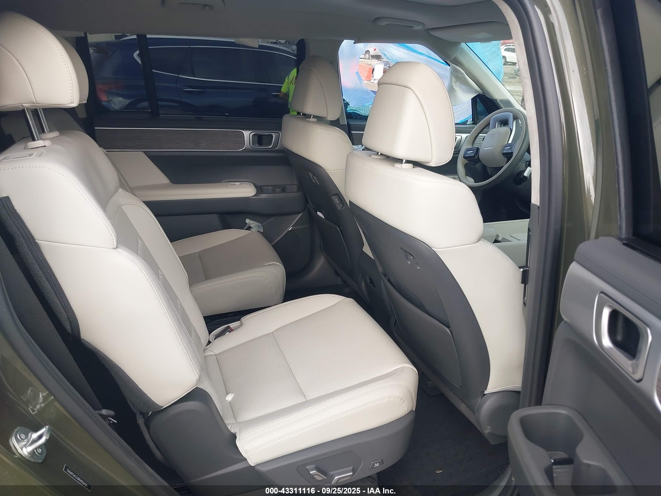 HYUNDAI SANTA image 8