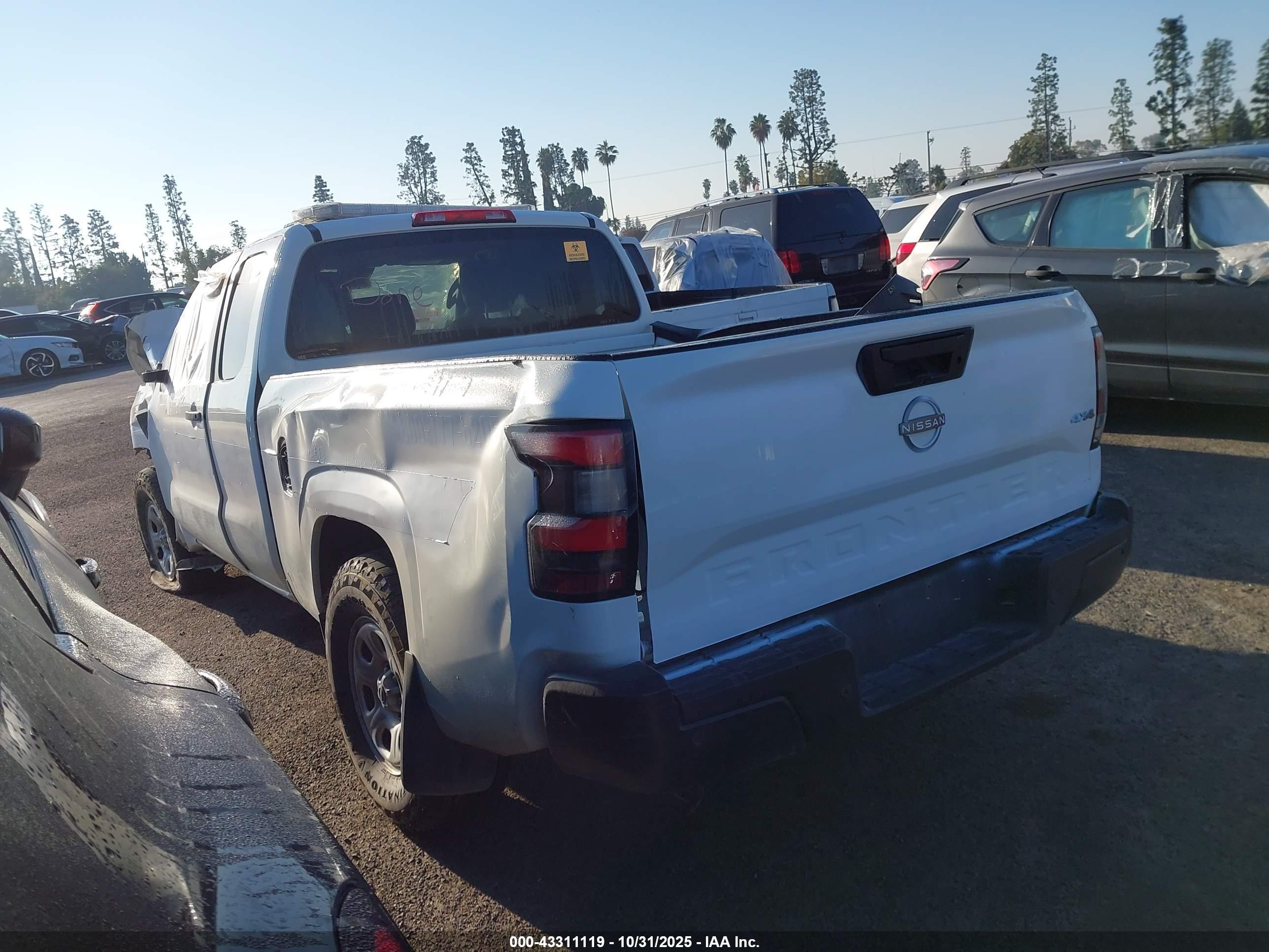 NISSAN FRONTIER image 3