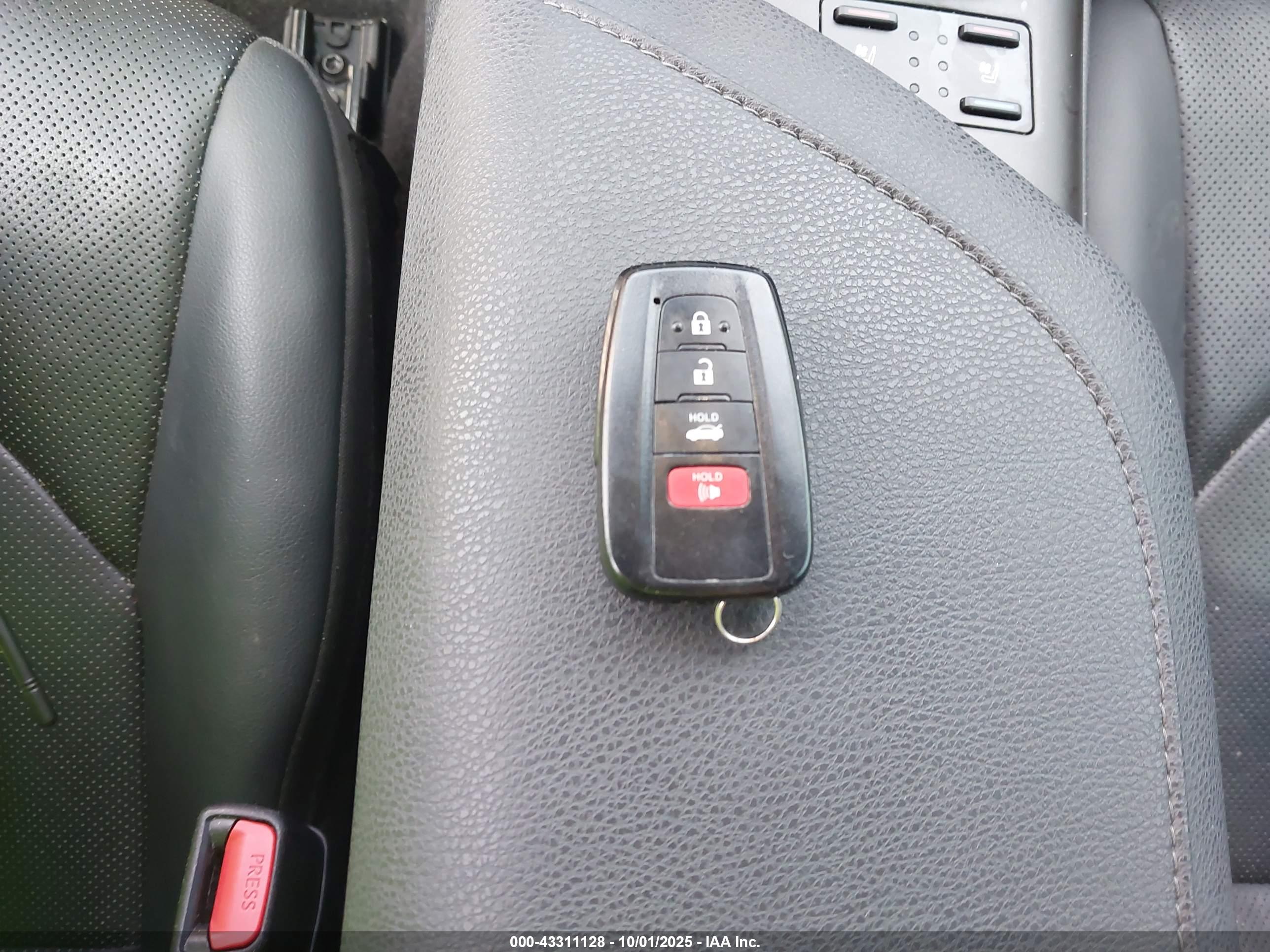 TOYOTA CAMRY image 11