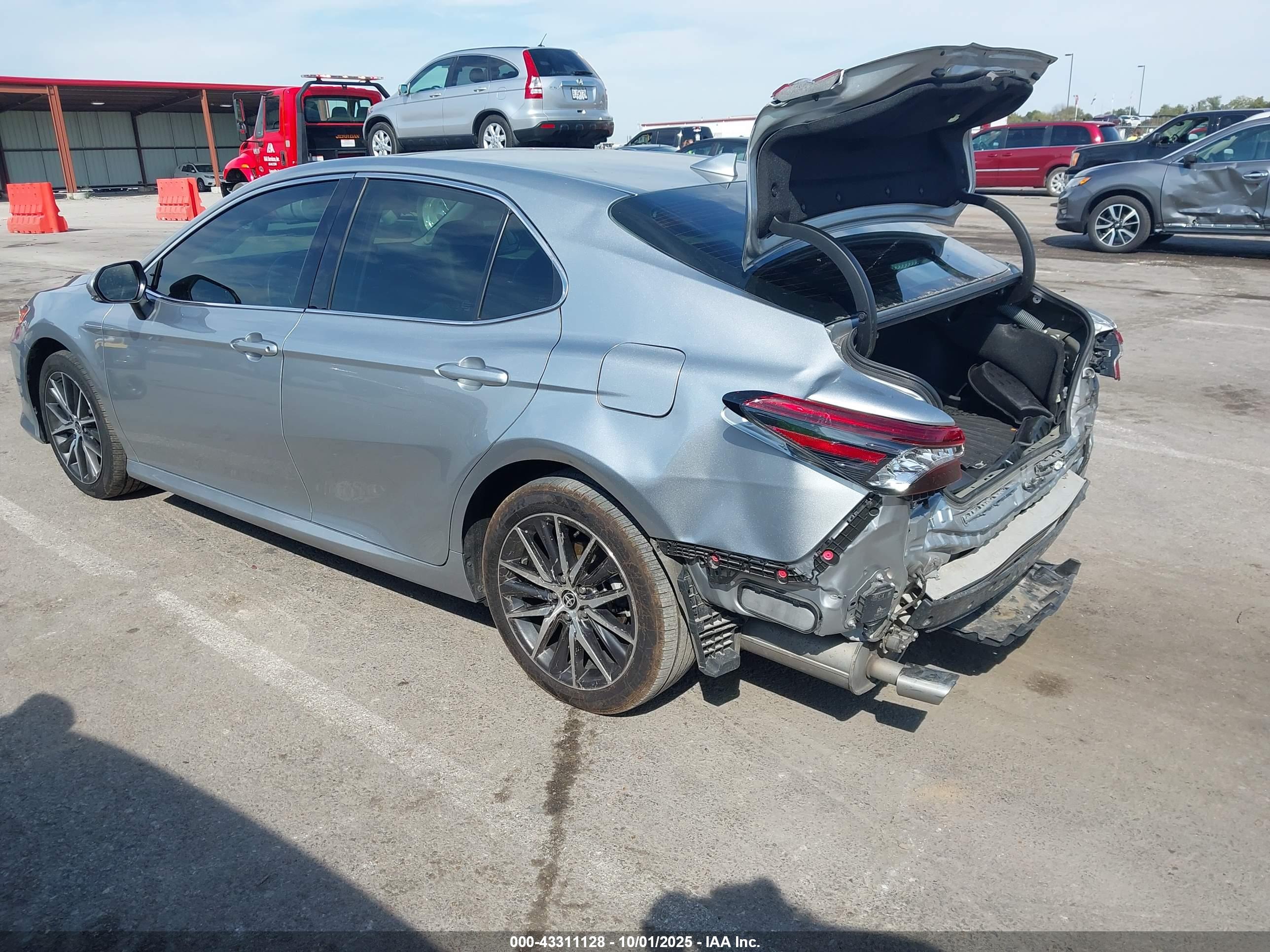 TOYOTA CAMRY image 3