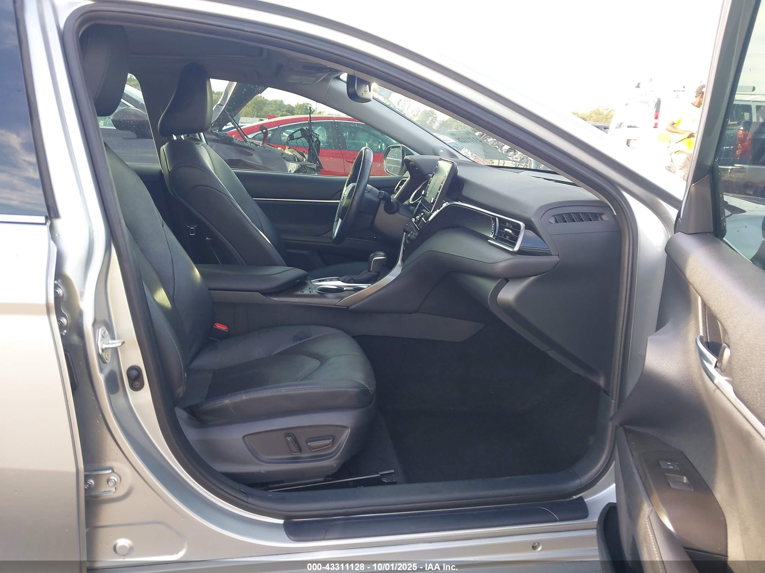 TOYOTA CAMRY image 5