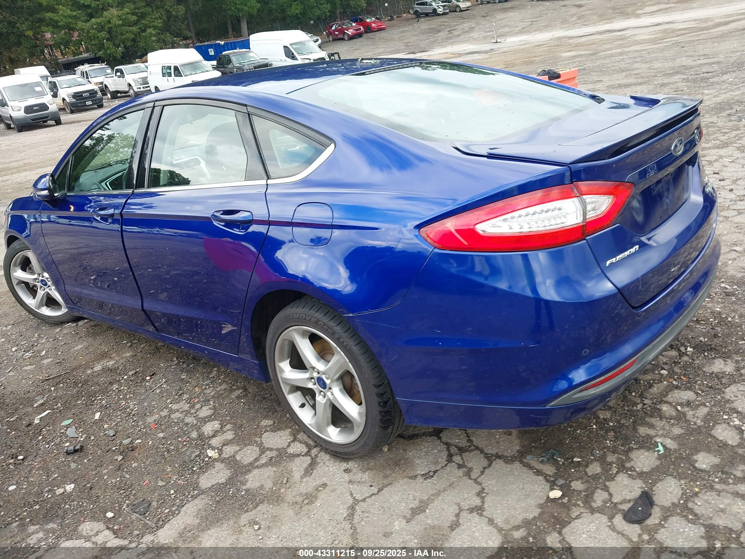 FORD FUSION image 3