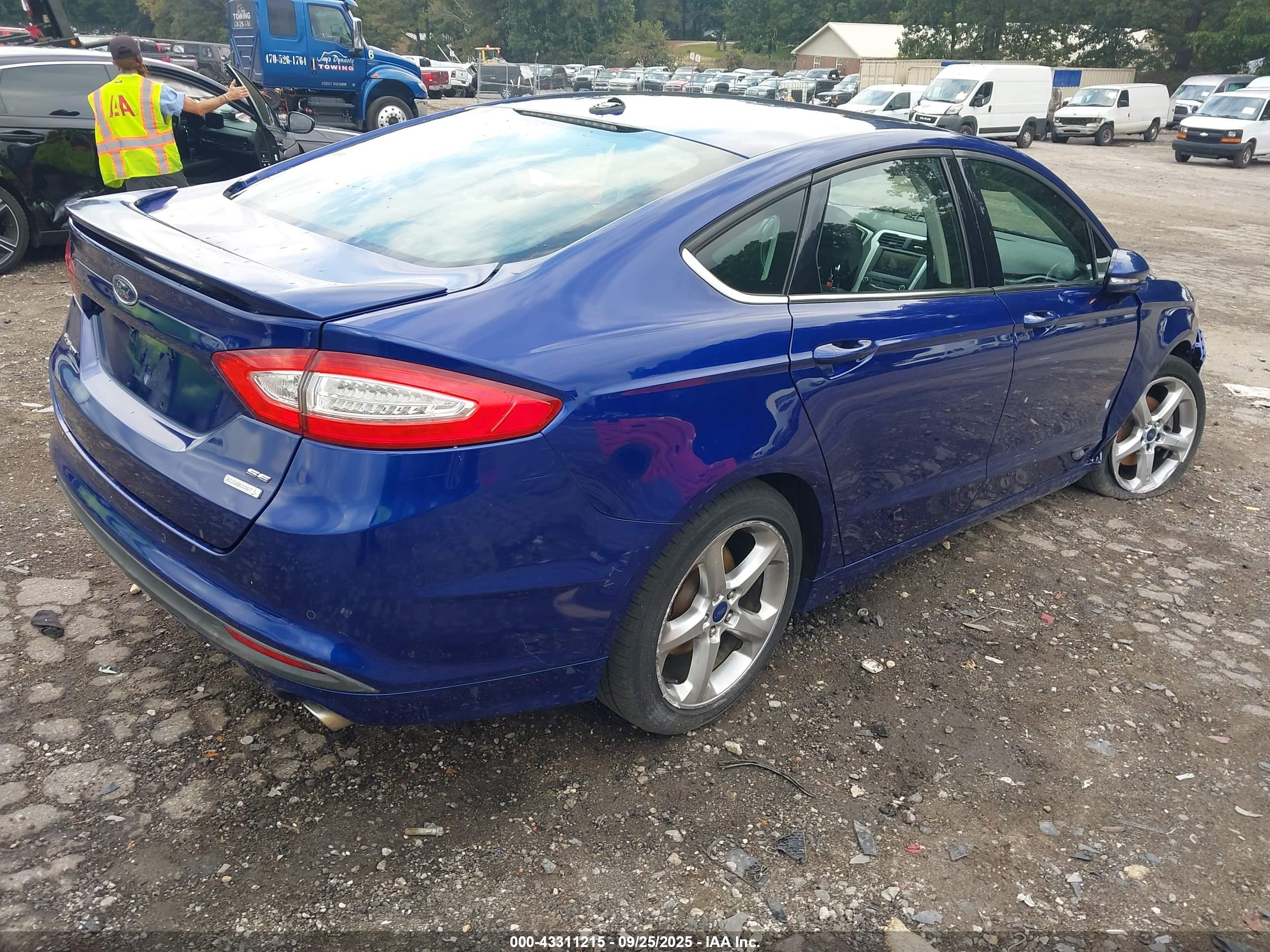 FORD FUSION image 4