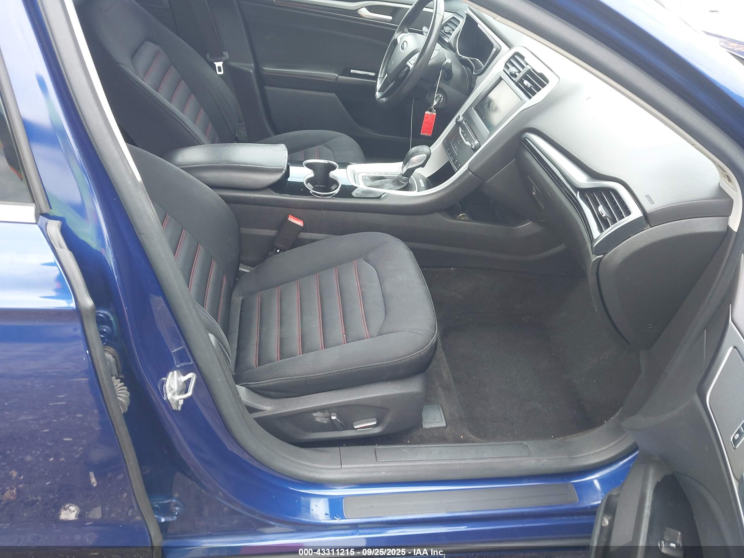 FORD FUSION image 5