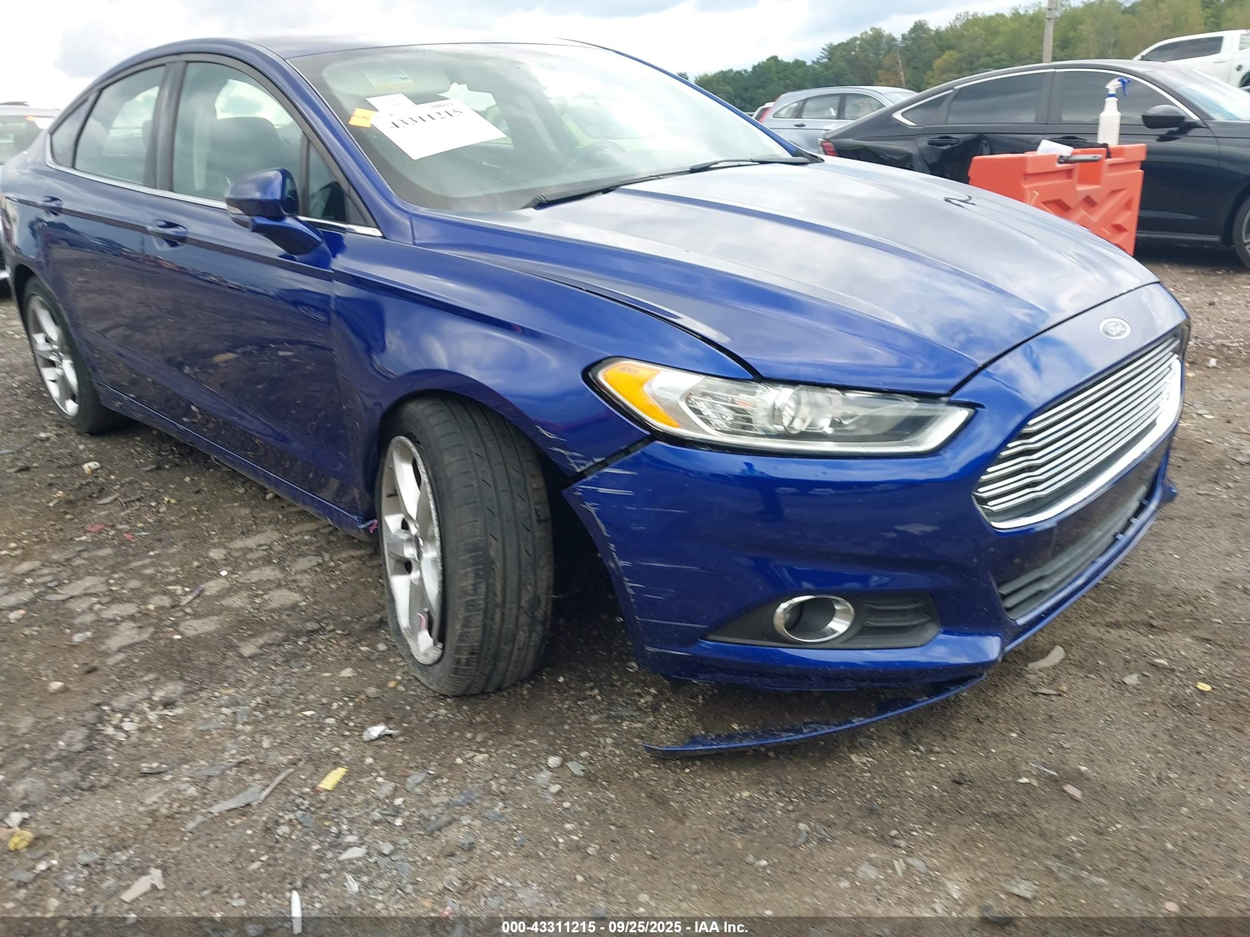 FORD FUSION image 6
