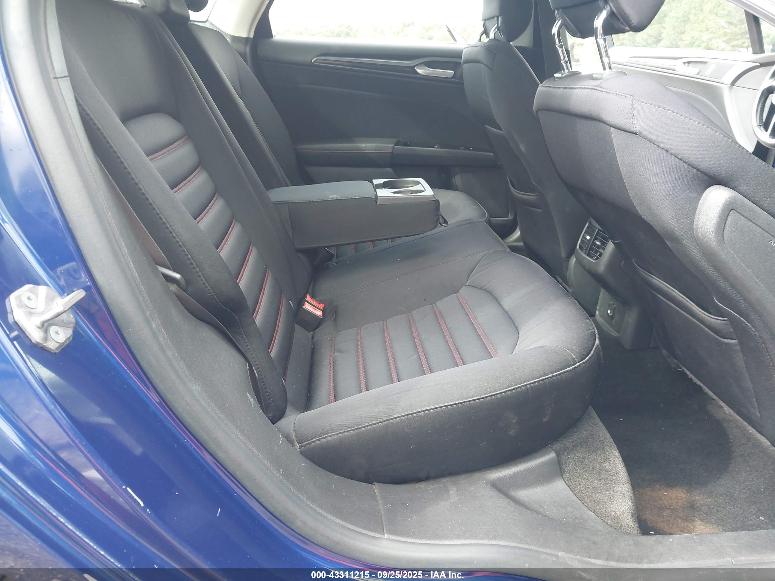 FORD FUSION image 8
