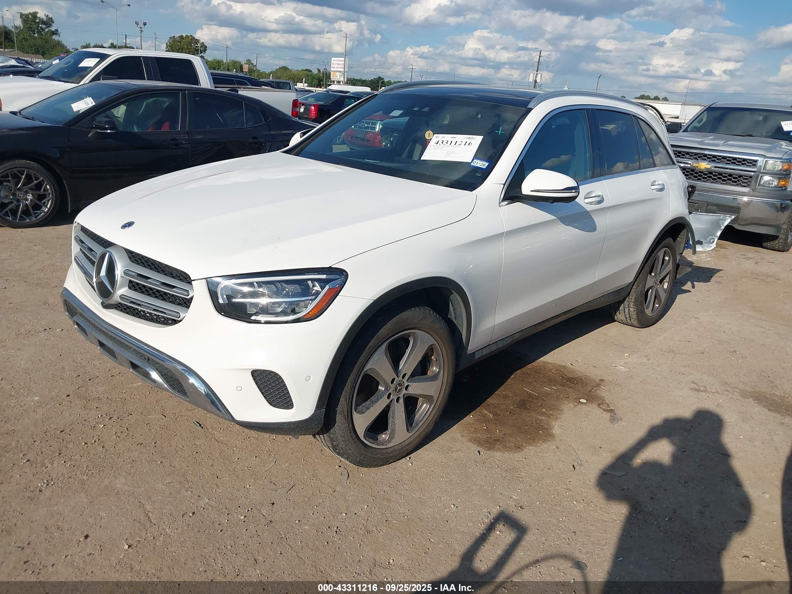 MERCEDES-BENZ GLC image 2