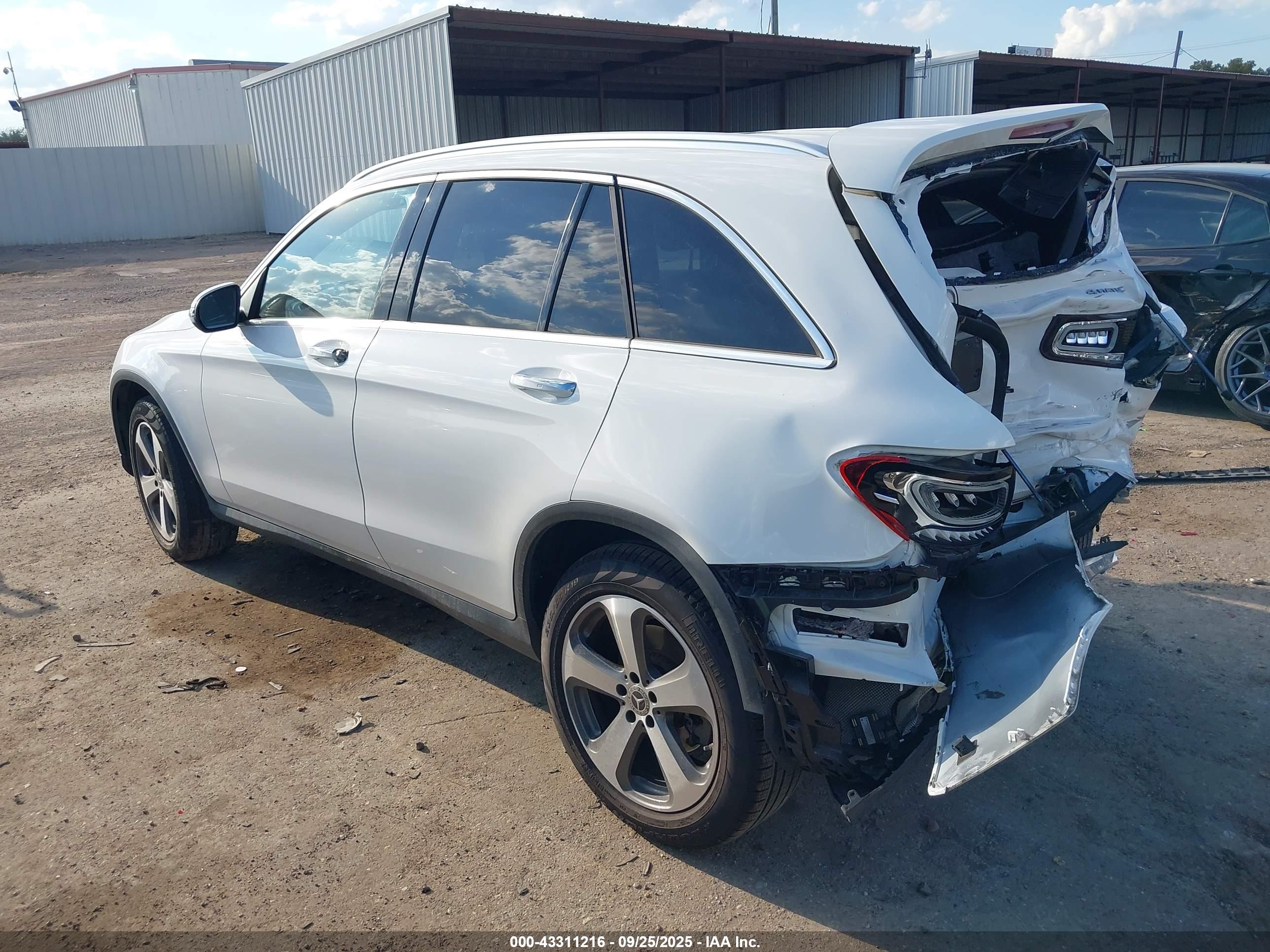 MERCEDES-BENZ GLC image 3
