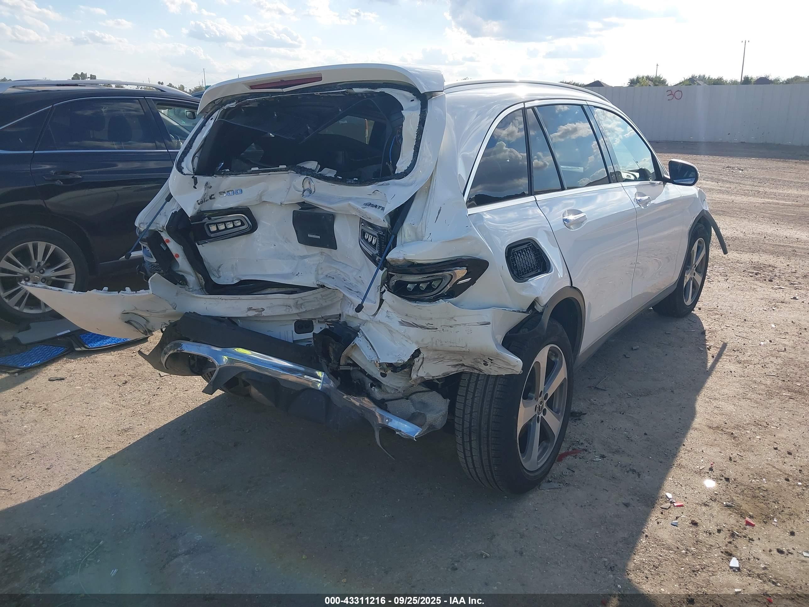 MERCEDES-BENZ GLC image 4