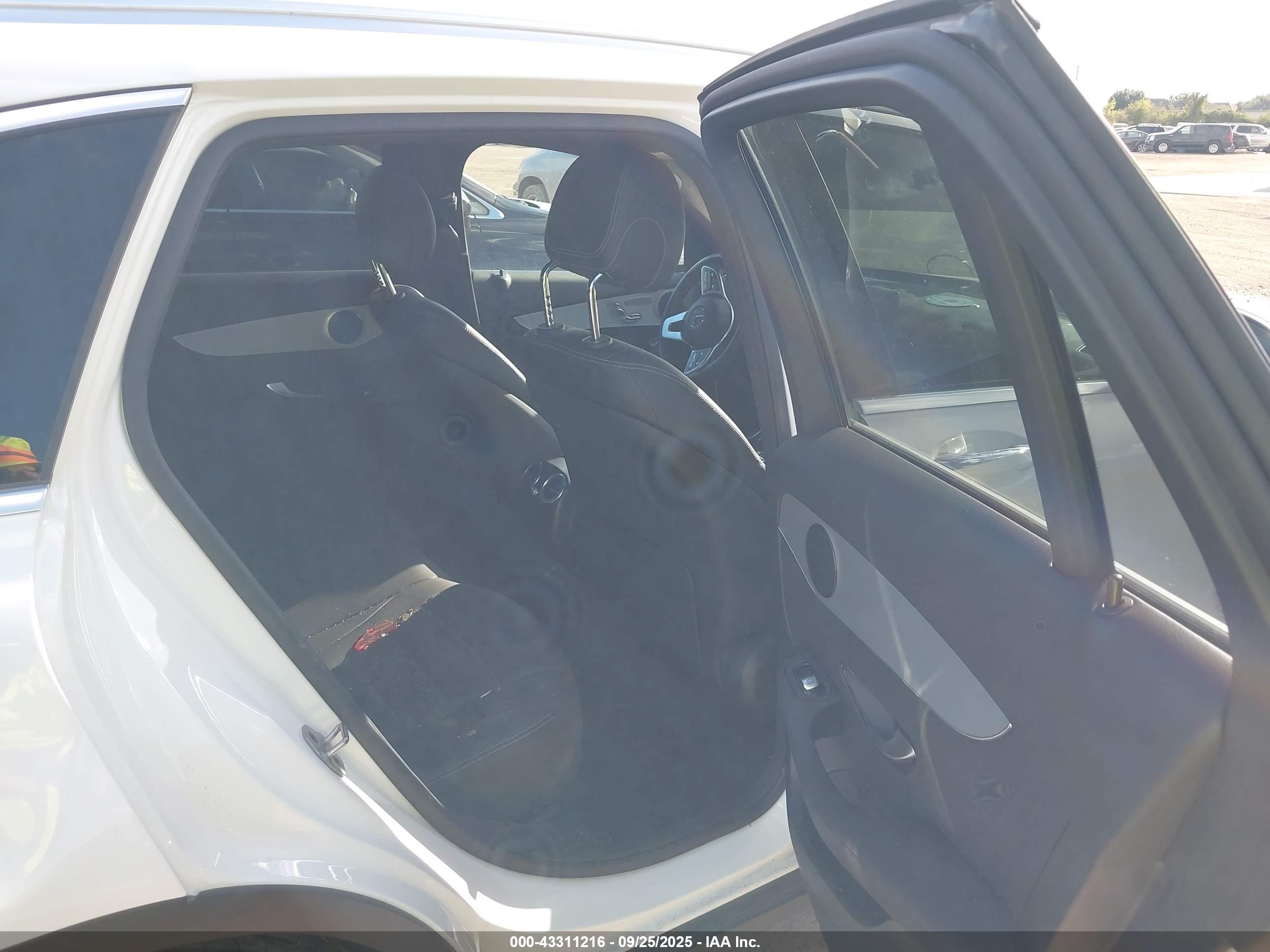 MERCEDES-BENZ GLC image 8