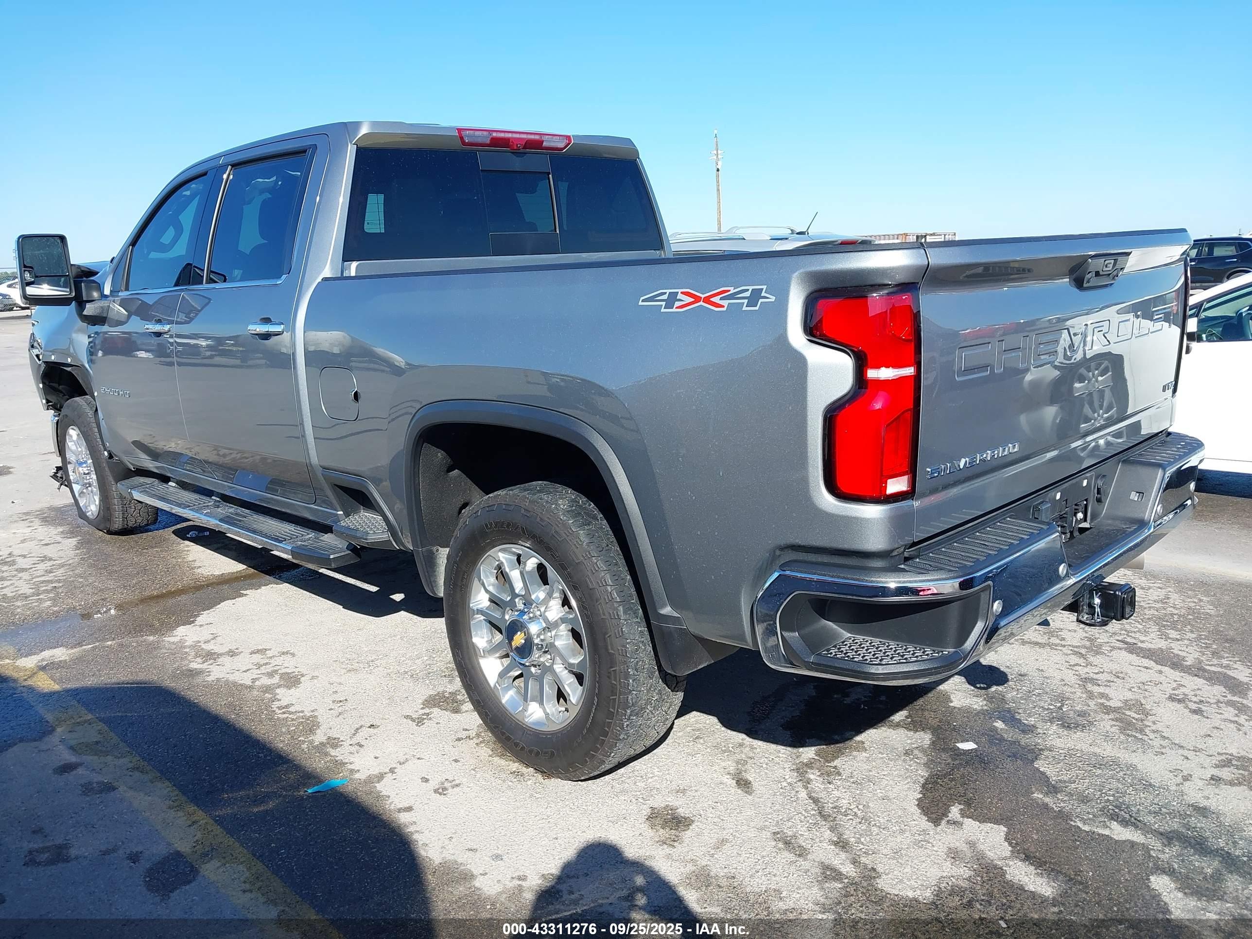 CHEVROLET SILVERADO image 3