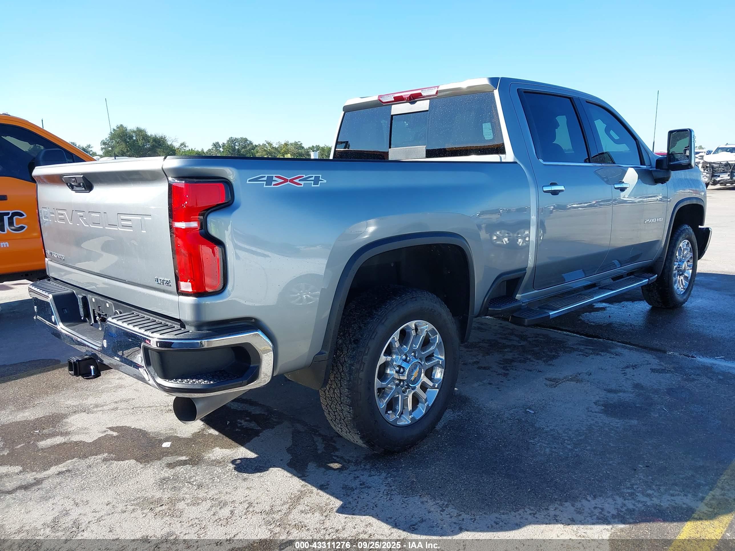 CHEVROLET SILVERADO image 4