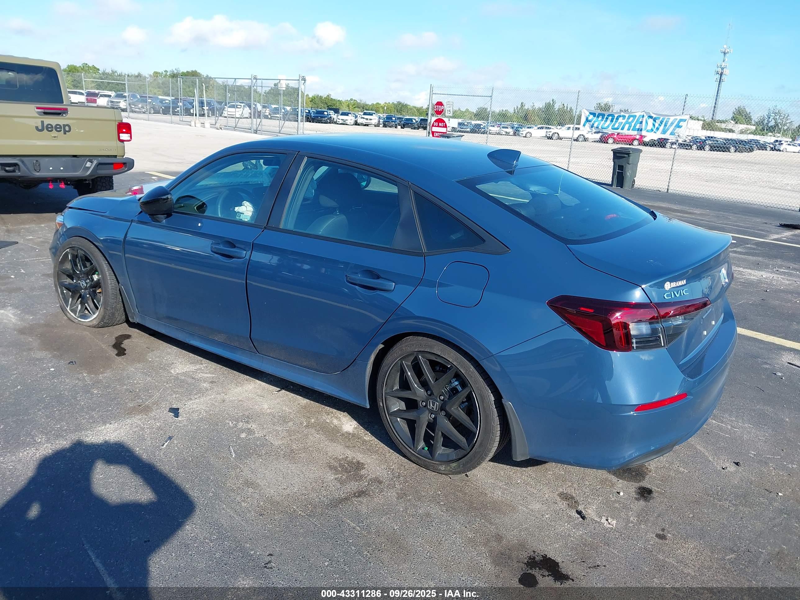 HONDA CIVIC image 3