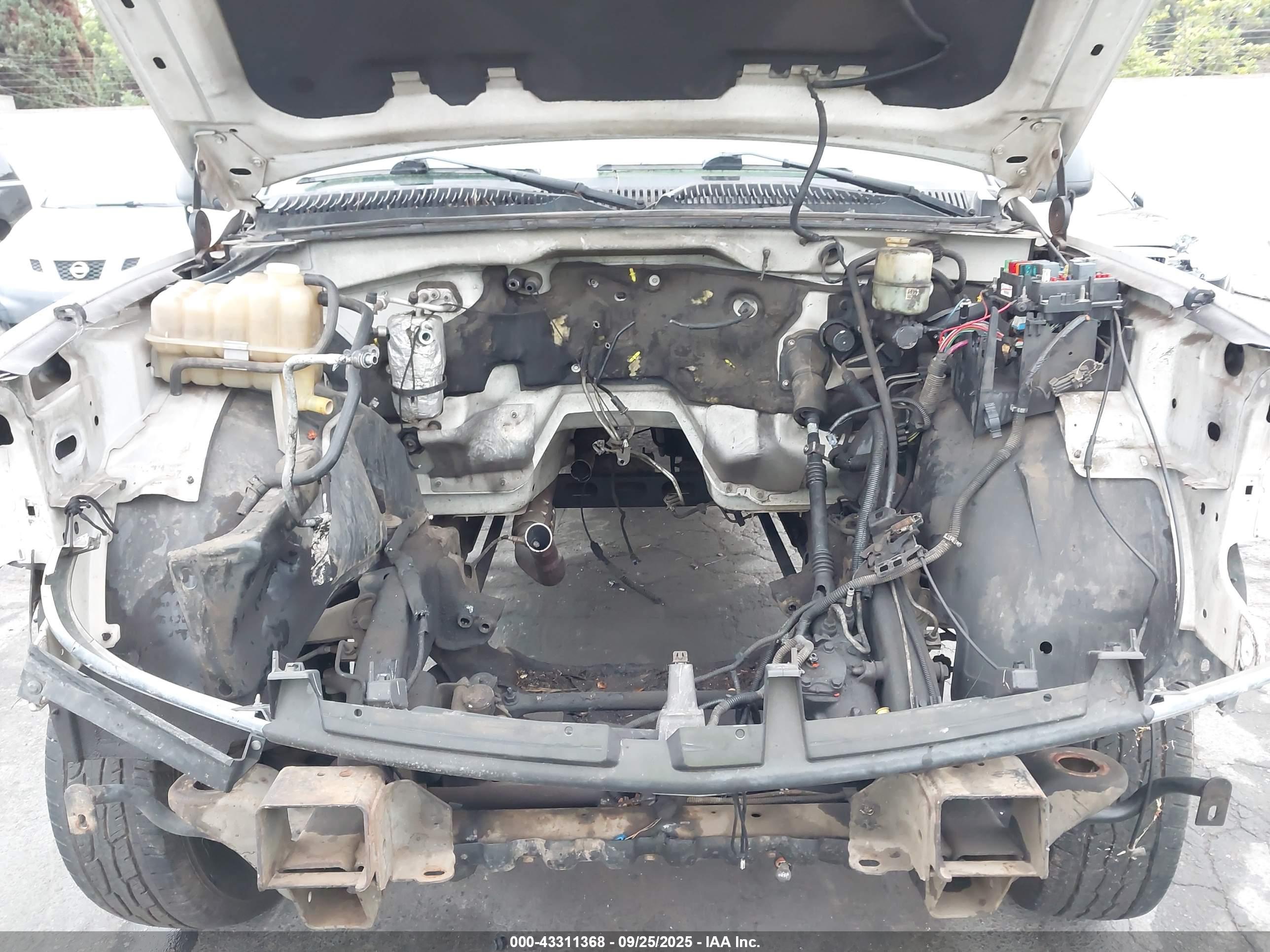 CHEVROLET SILVERADO image 10