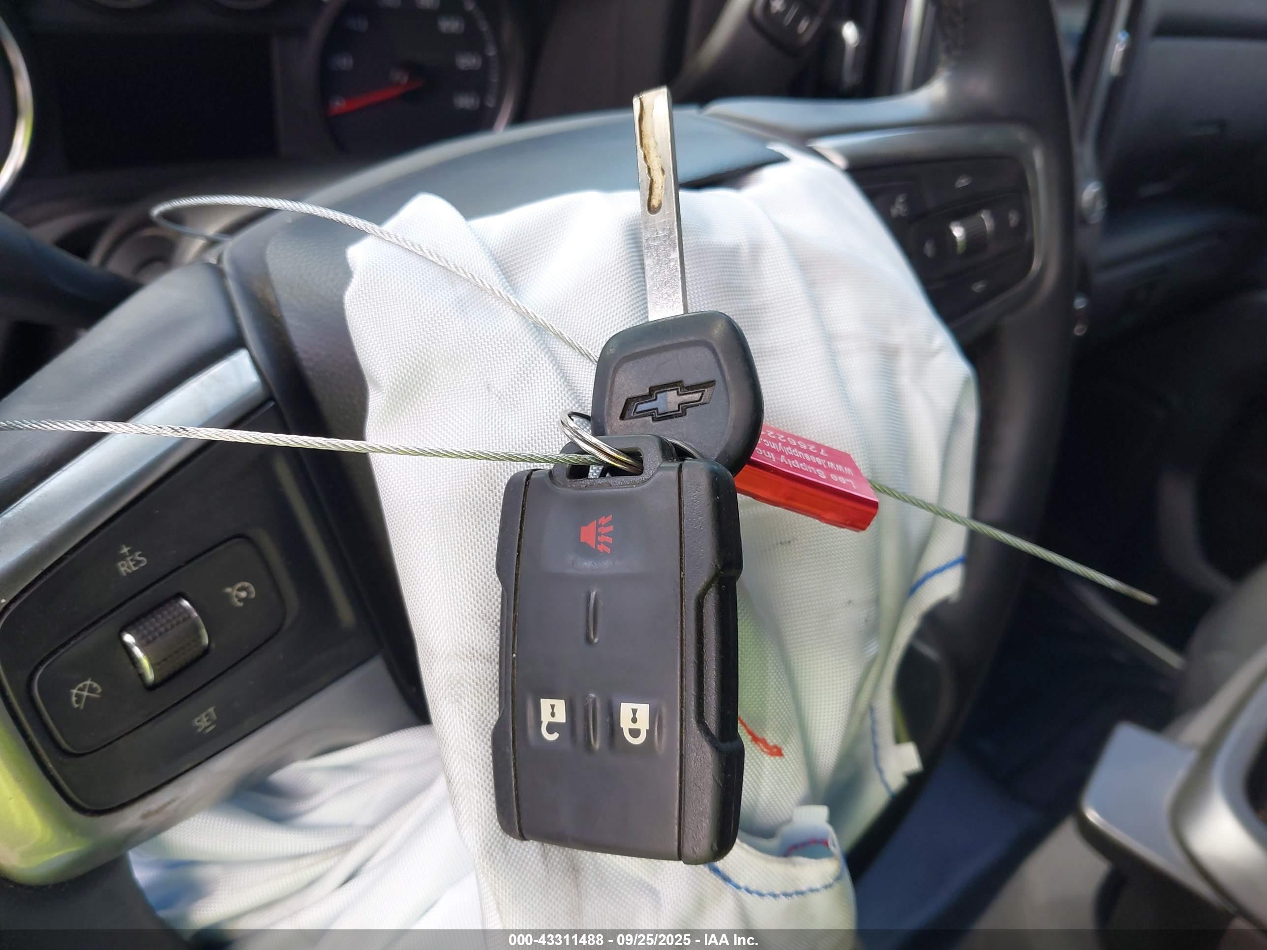 CHEVROLET SILVERADO image 11