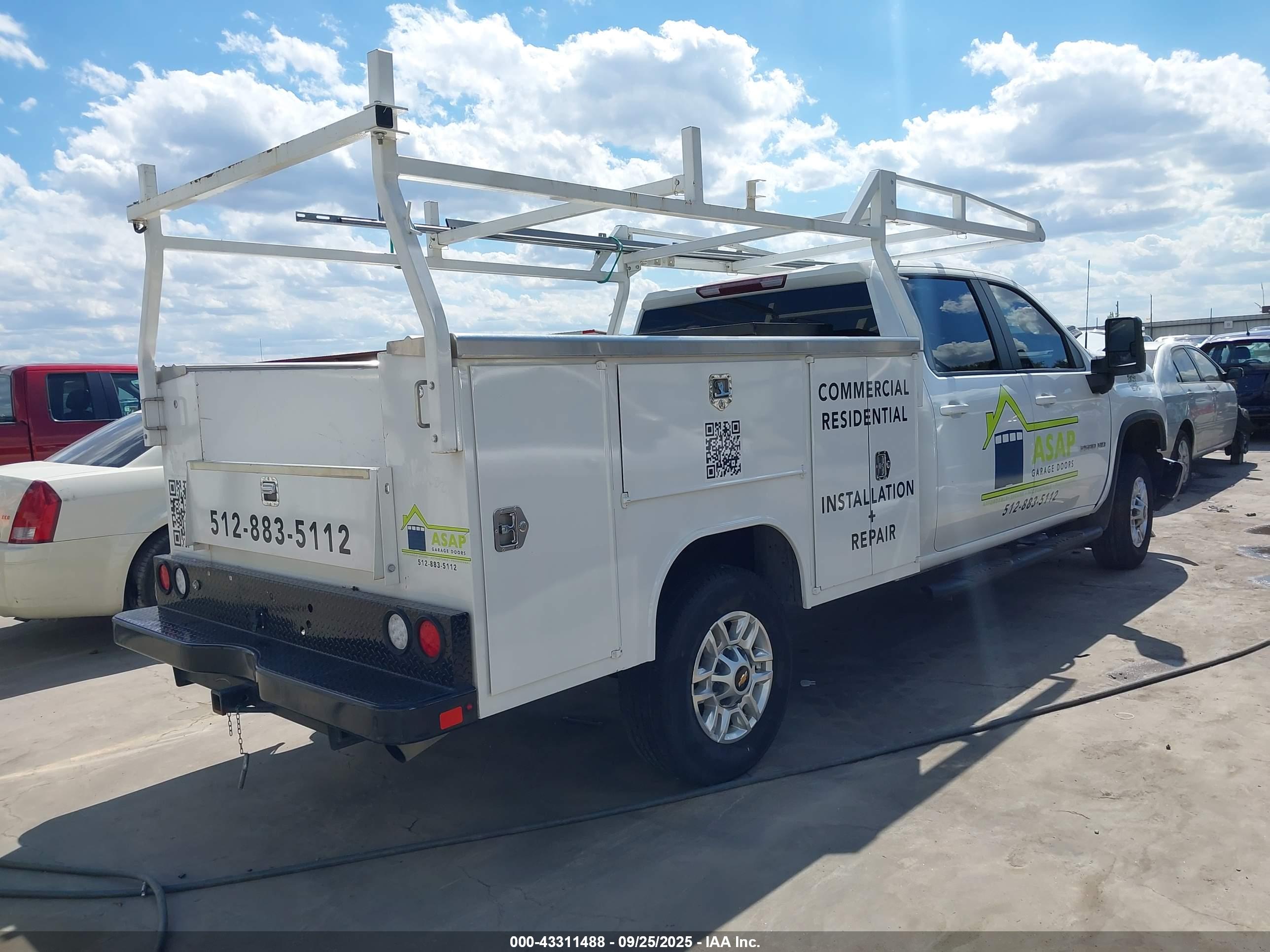 CHEVROLET SILVERADO image 4