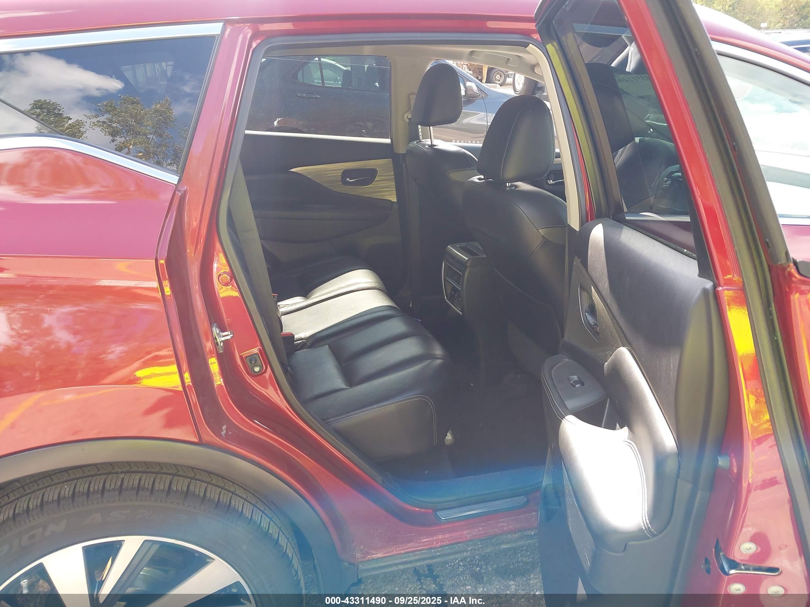 NISSAN MURANO image 8