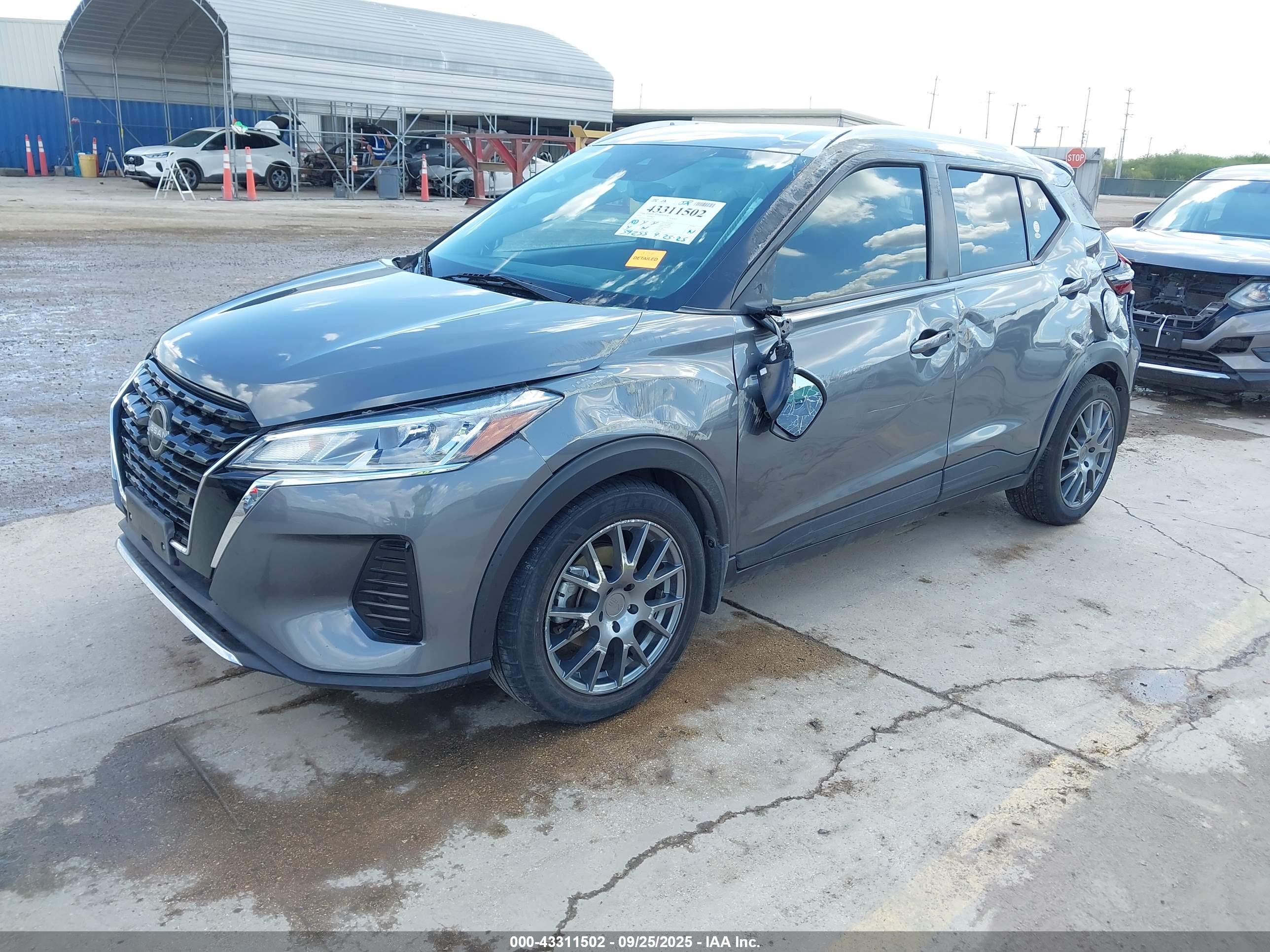 NISSAN KICKS image 2