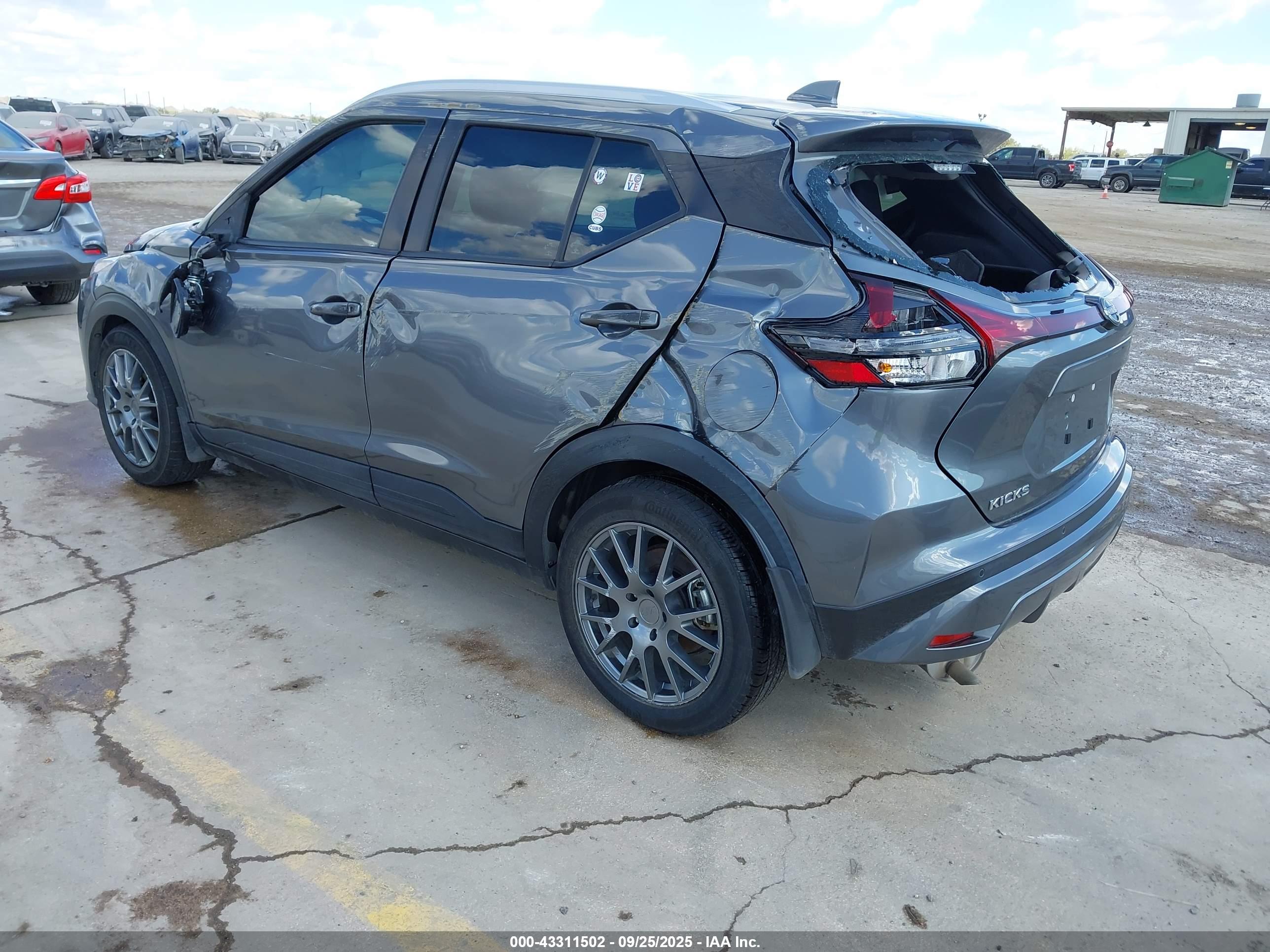 NISSAN KICKS image 3