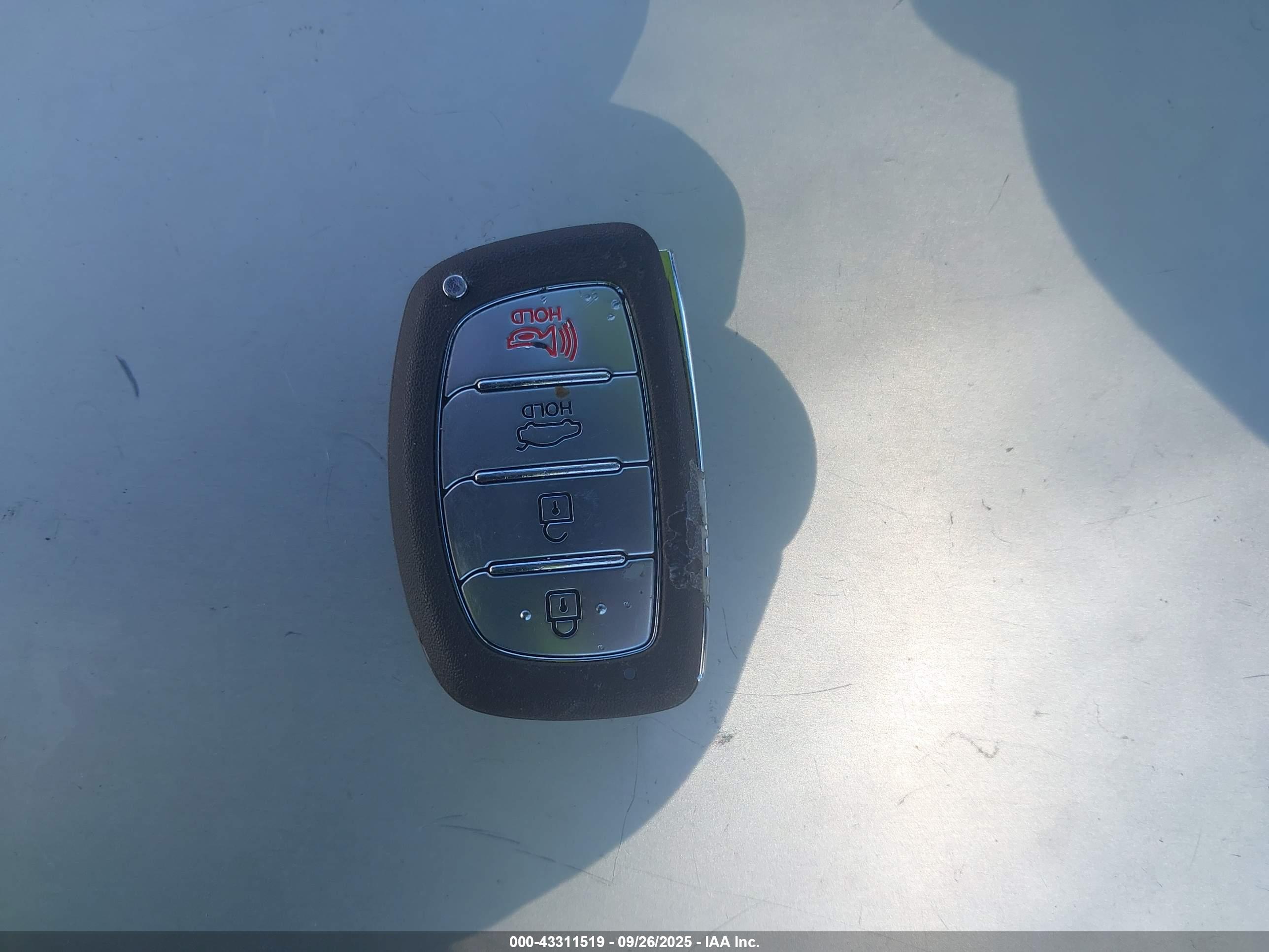 HYUNDAI ELANTRA image 11