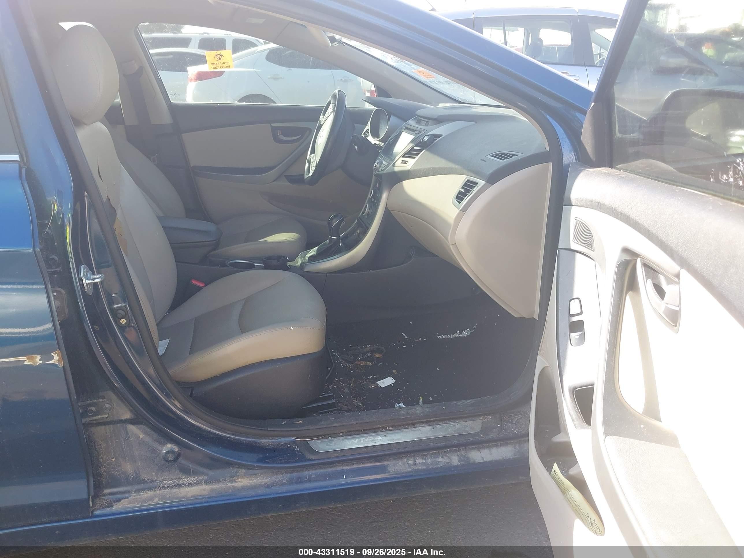 HYUNDAI ELANTRA image 5