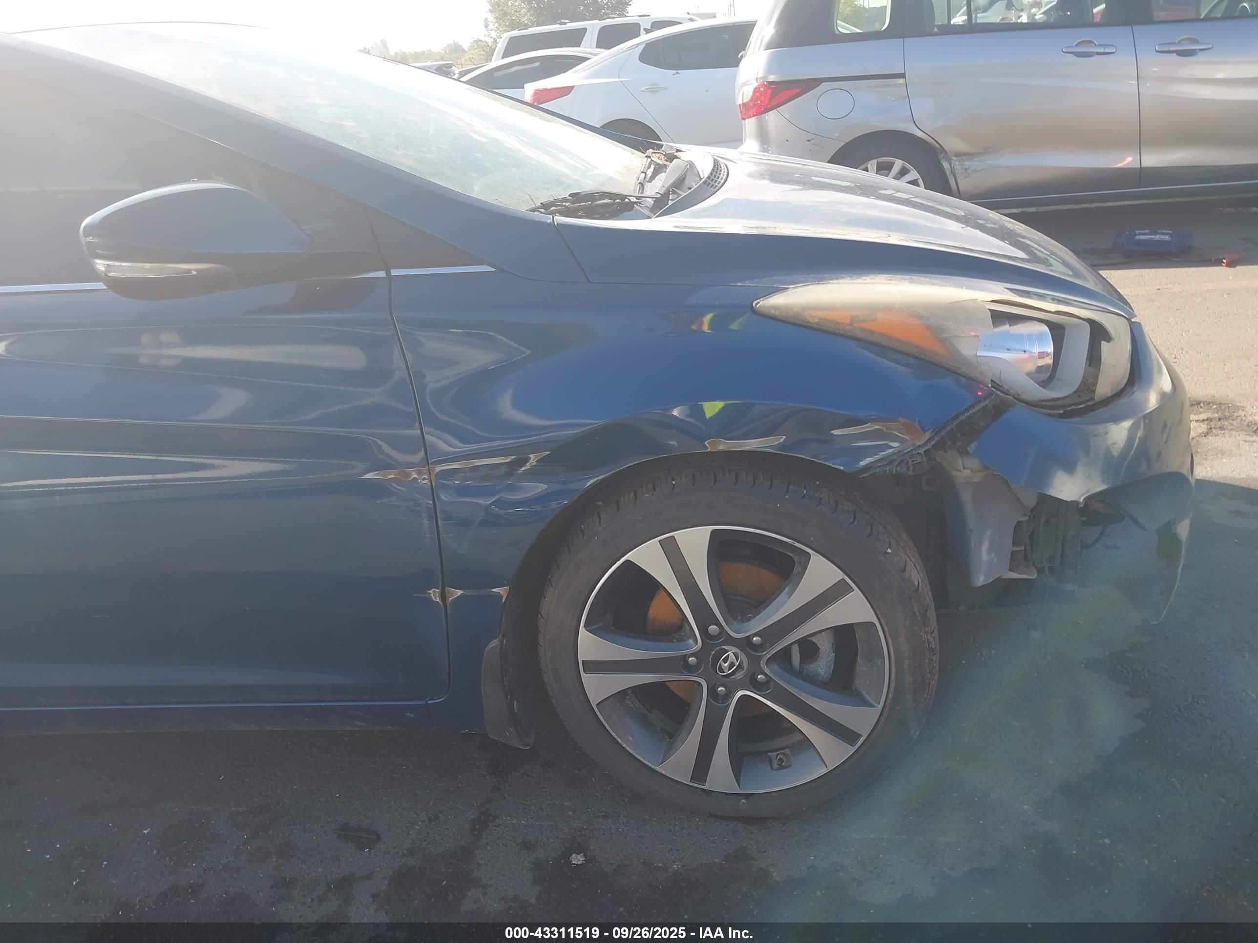 HYUNDAI ELANTRA image 6
