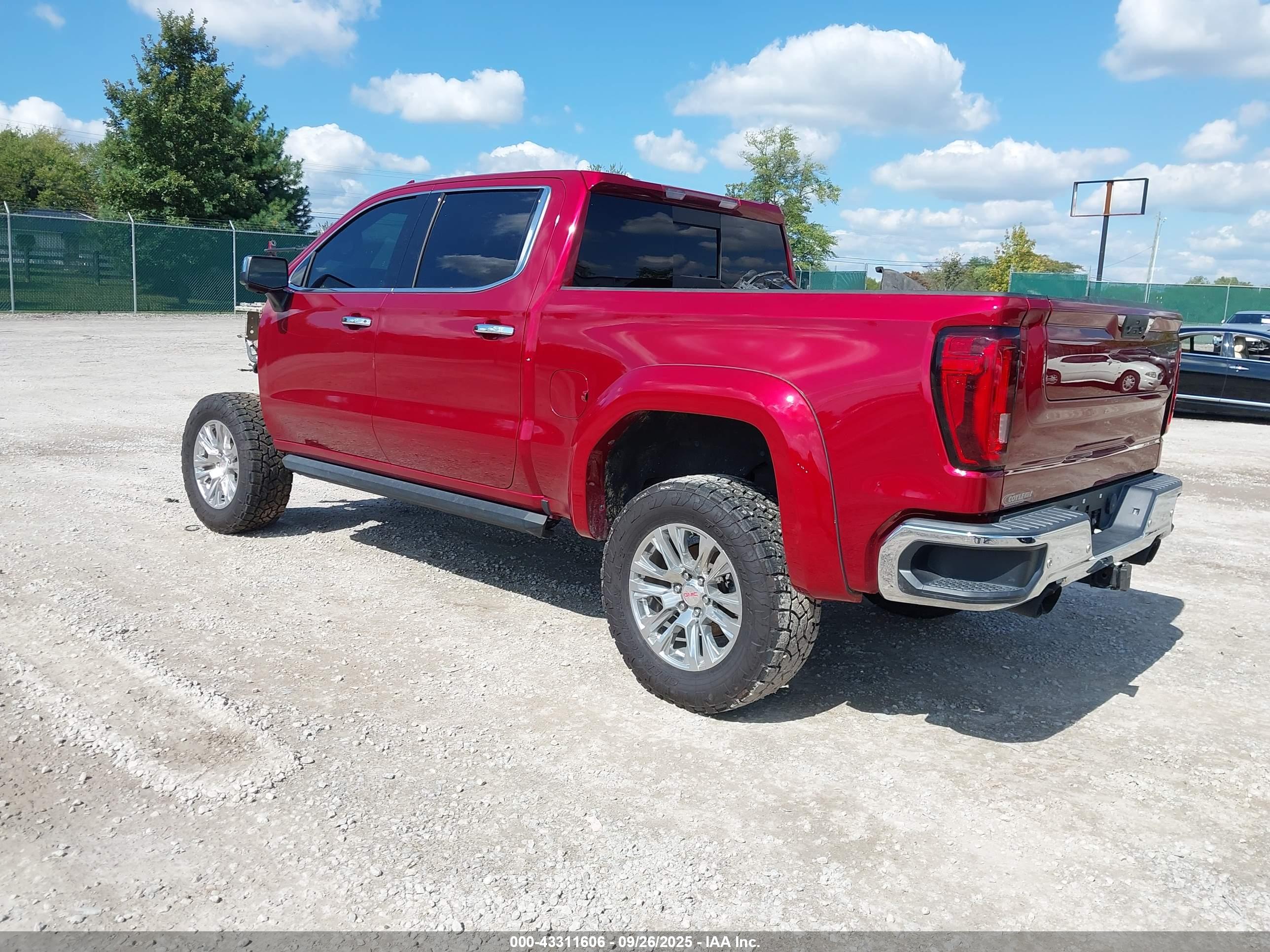 GMC SIERRA image 3
