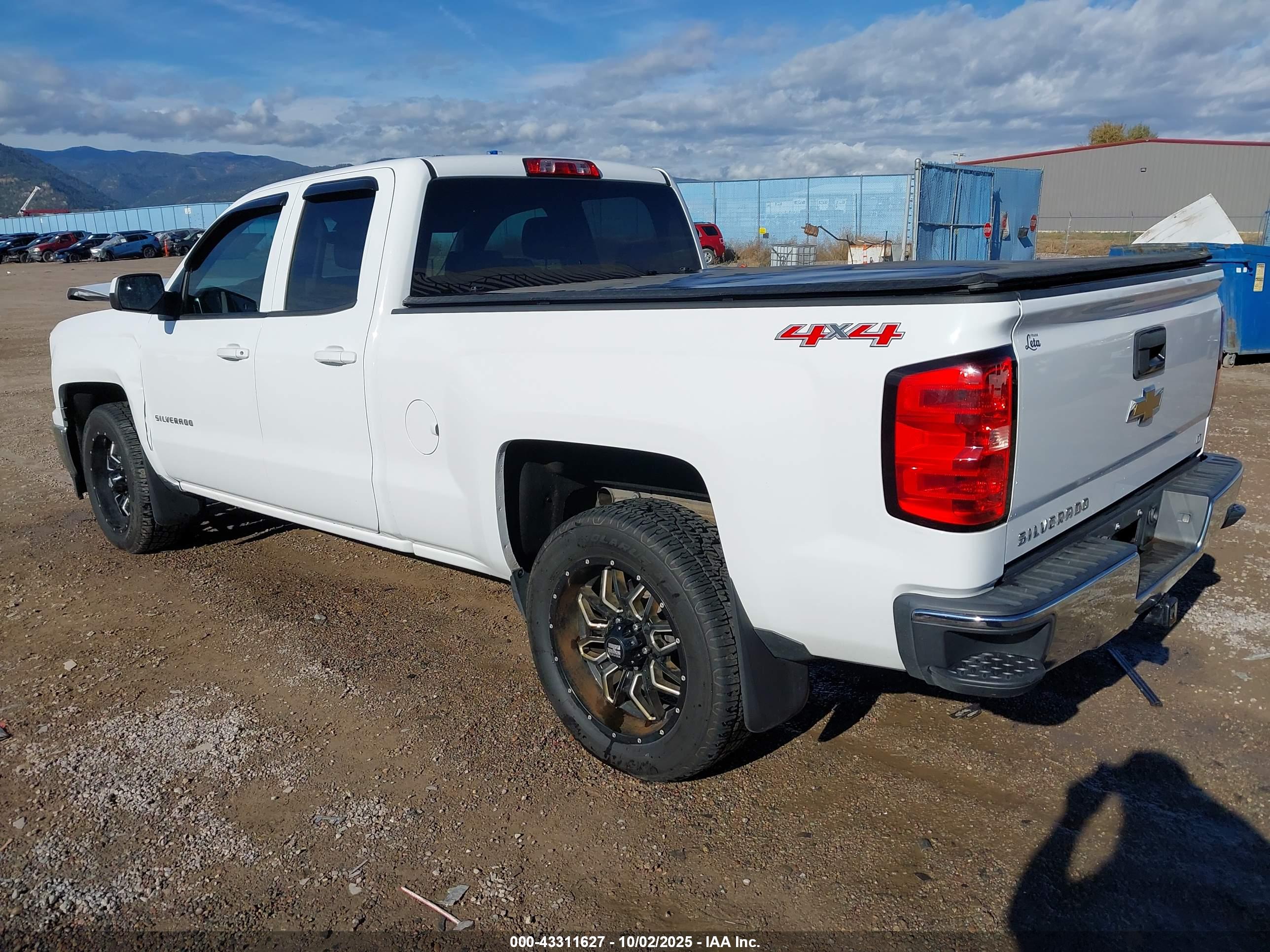 CHEVROLET SILVERADO image 3