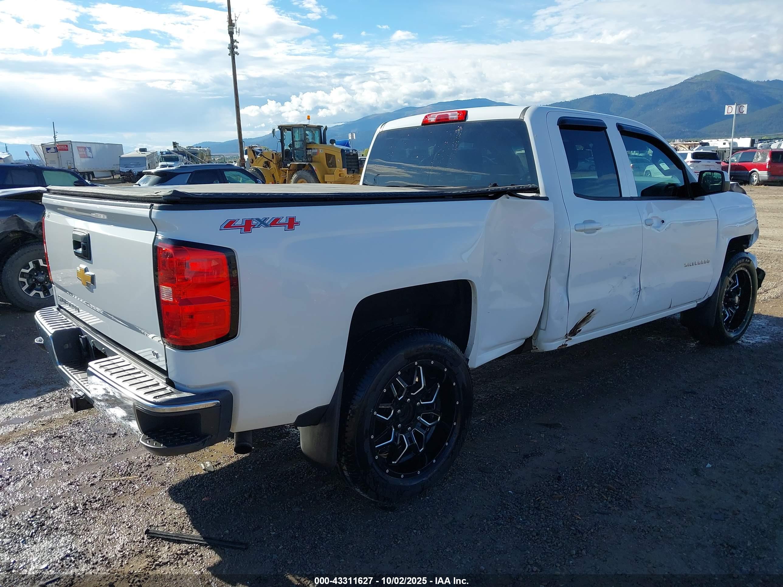 CHEVROLET SILVERADO image 4
