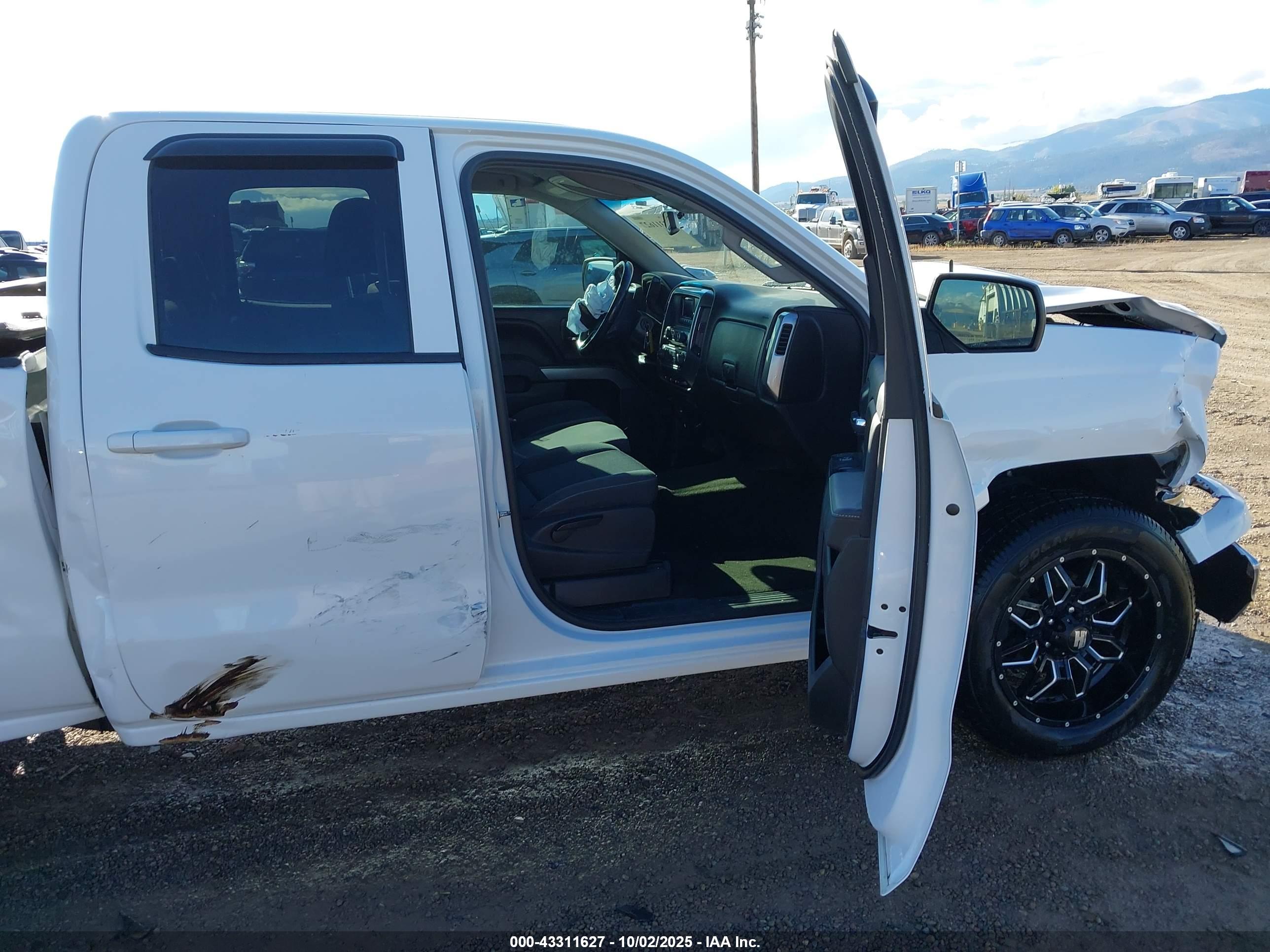 CHEVROLET SILVERADO image 5