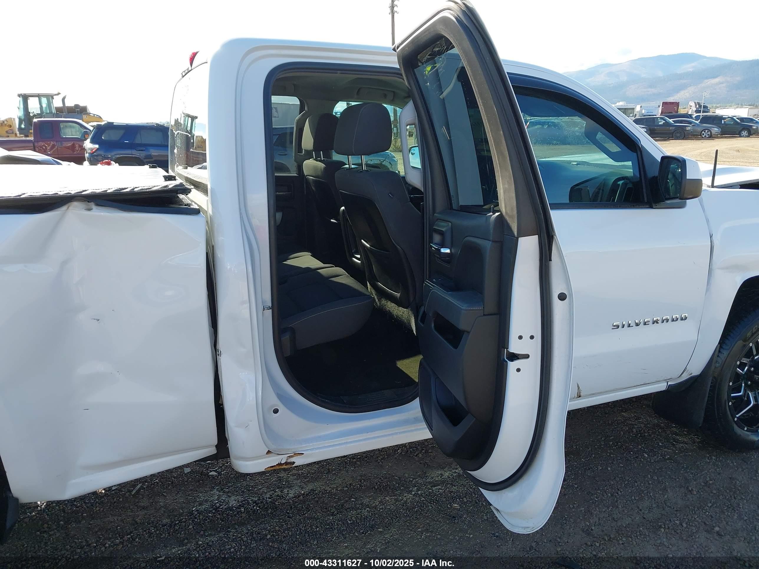 CHEVROLET SILVERADO image 8