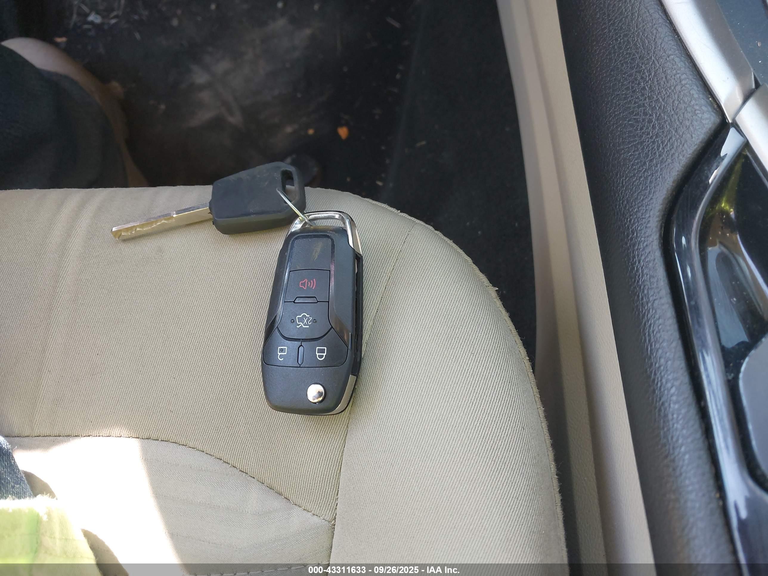 FORD FUSION image 11