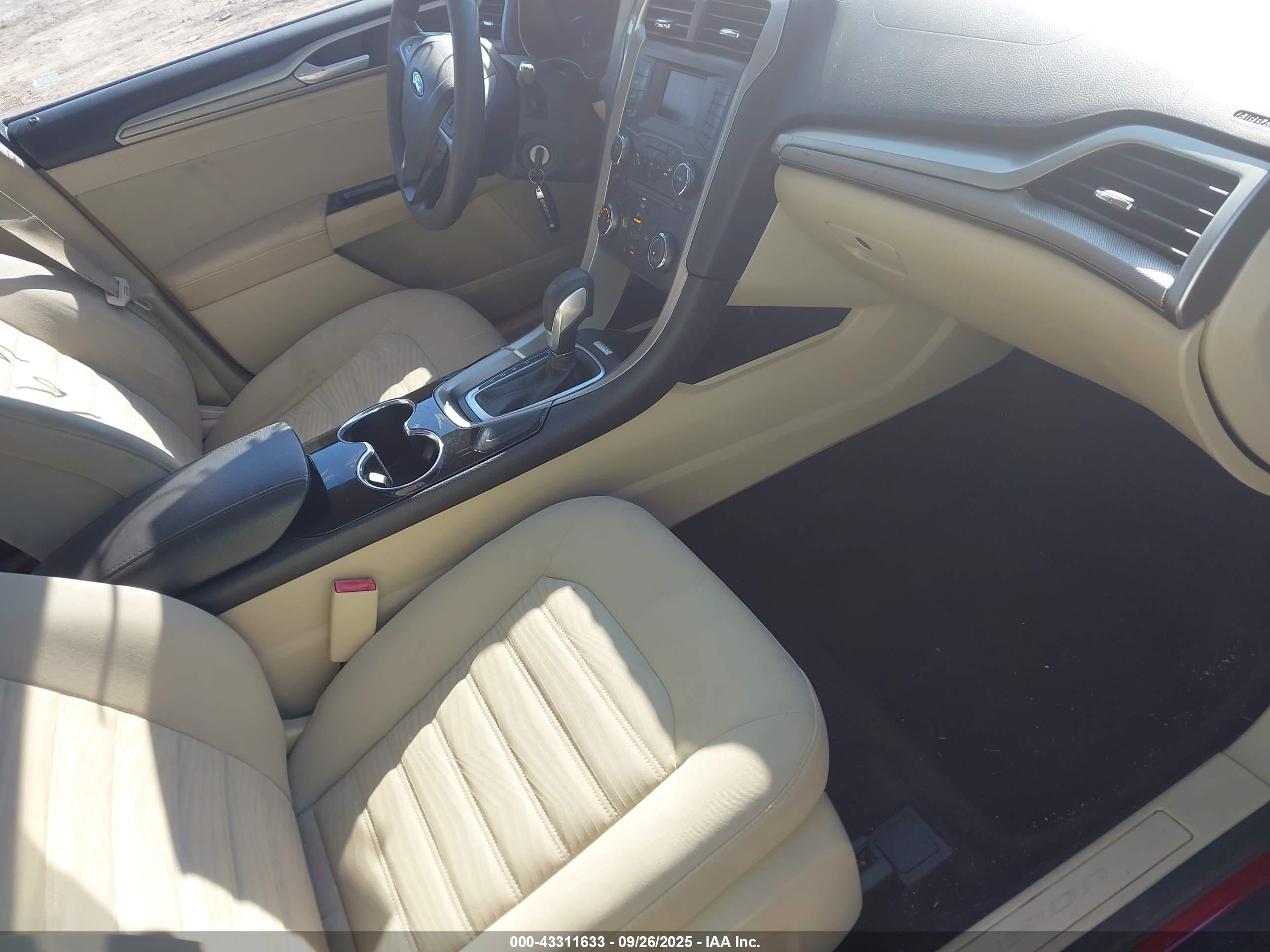 FORD FUSION image 5
