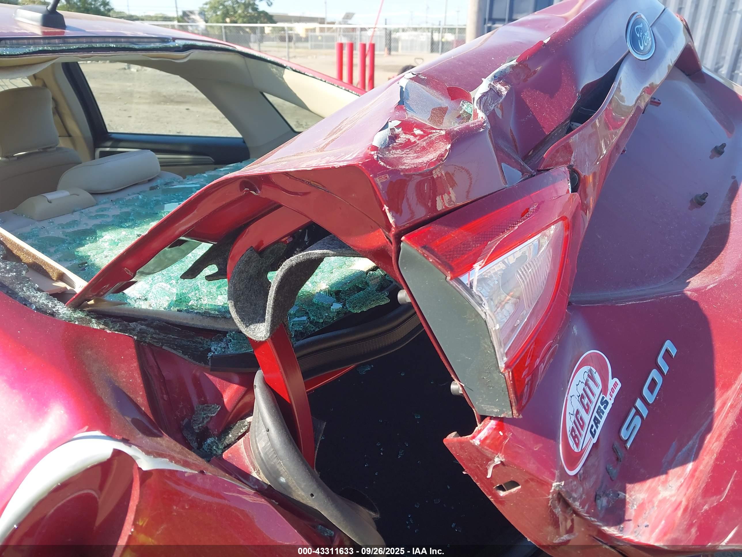 FORD FUSION image 6