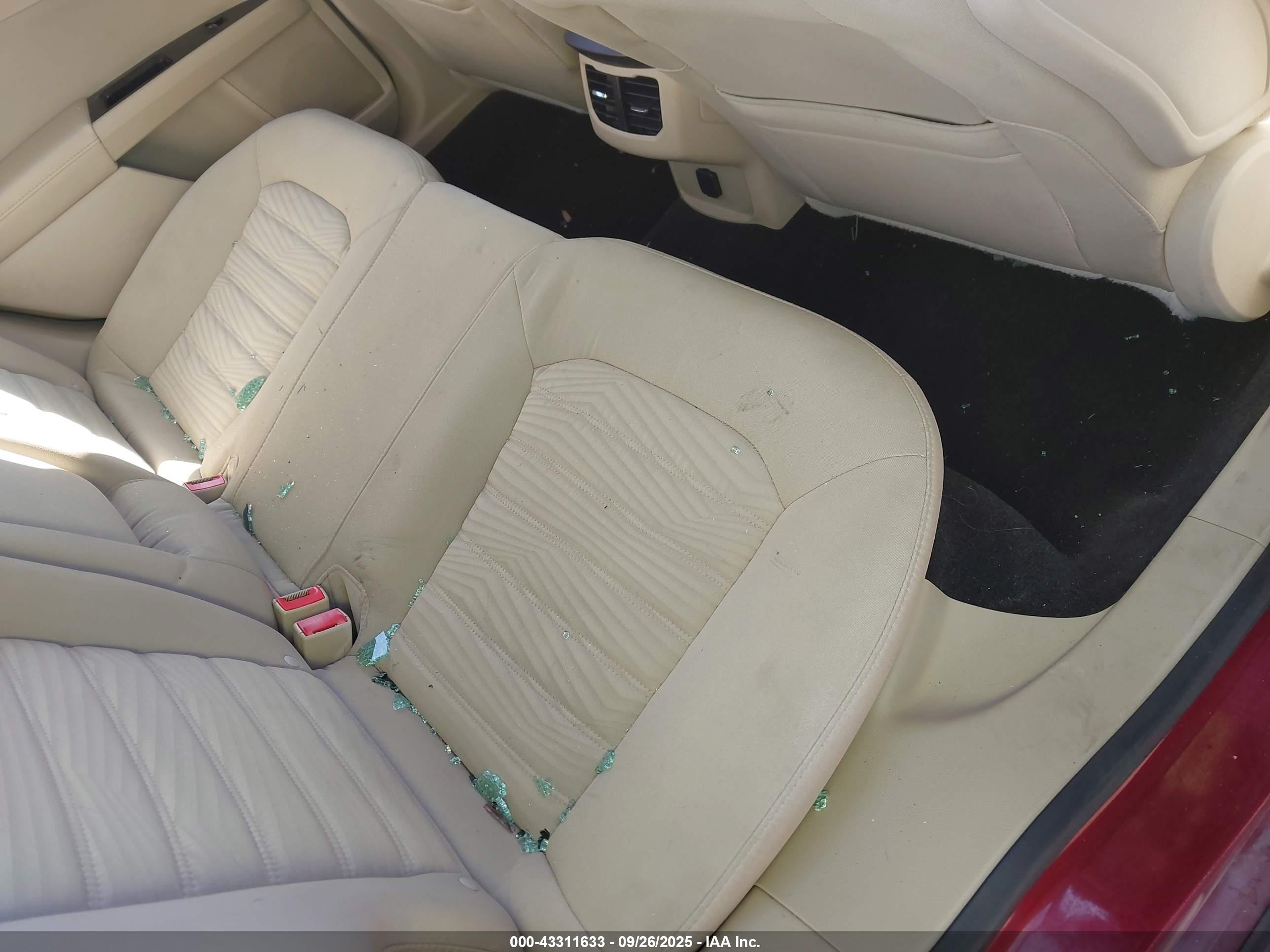 FORD FUSION image 8